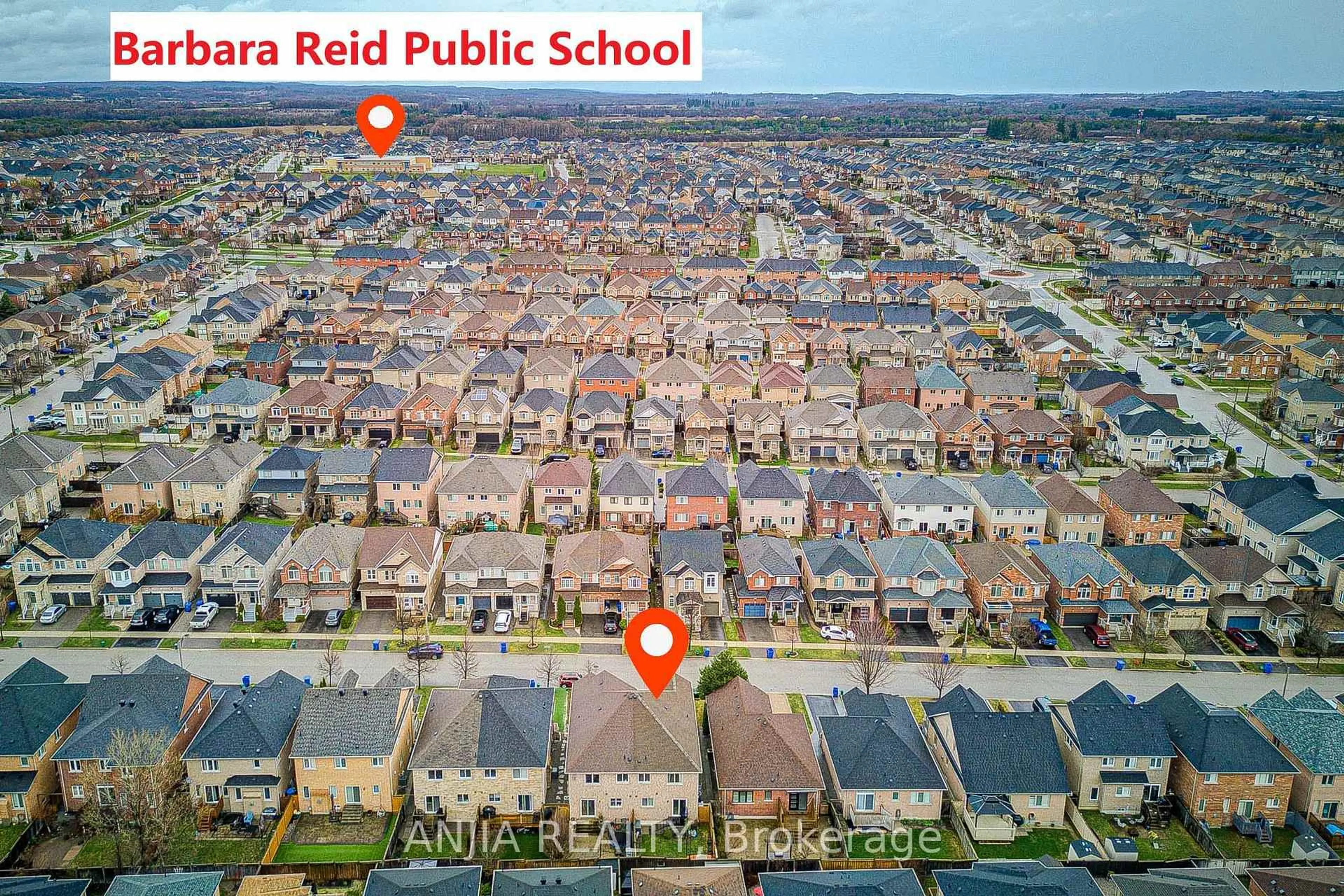 A pic from outside/outdoor area/front of a property/back of a property/a pic from drone, street for 29 Butterwood Lane, Whitchurch-Stouffville Ontario L4A 0M7