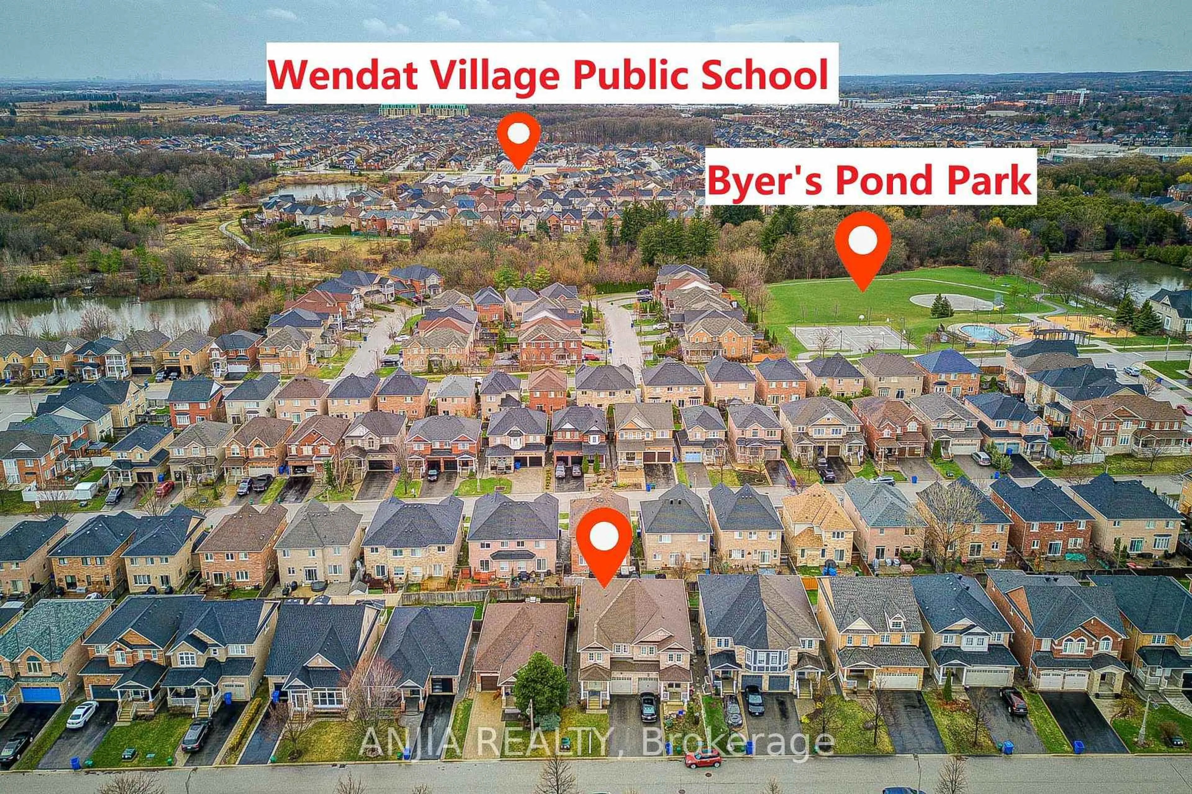 A pic from outside/outdoor area/front of a property/back of a property/a pic from drone, street for 29 Butterwood Lane, Whitchurch-Stouffville Ontario L4A 0M7