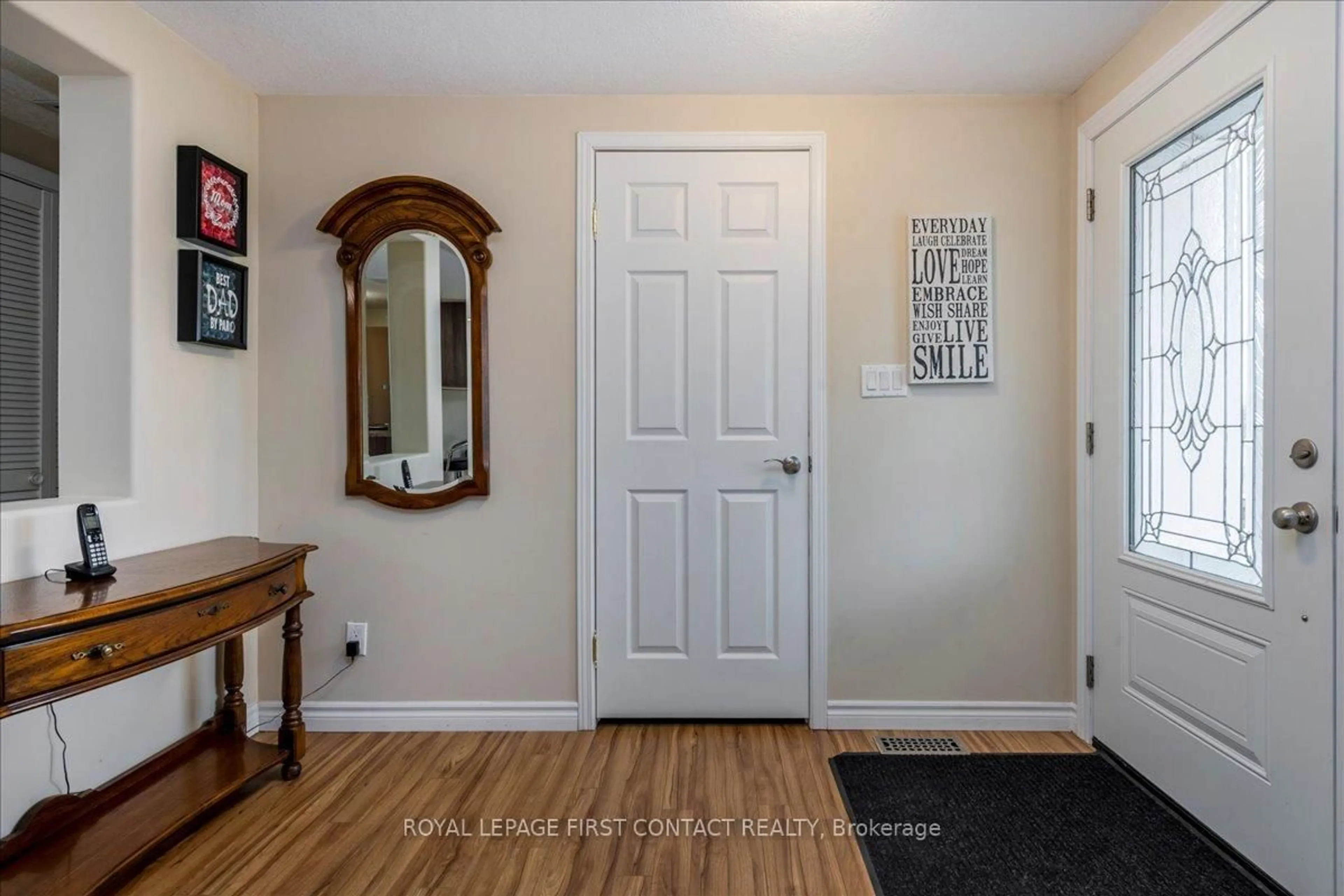 Indoor entryway for 50 Linden Lane, Innisfil Ontario L9S 1P2
