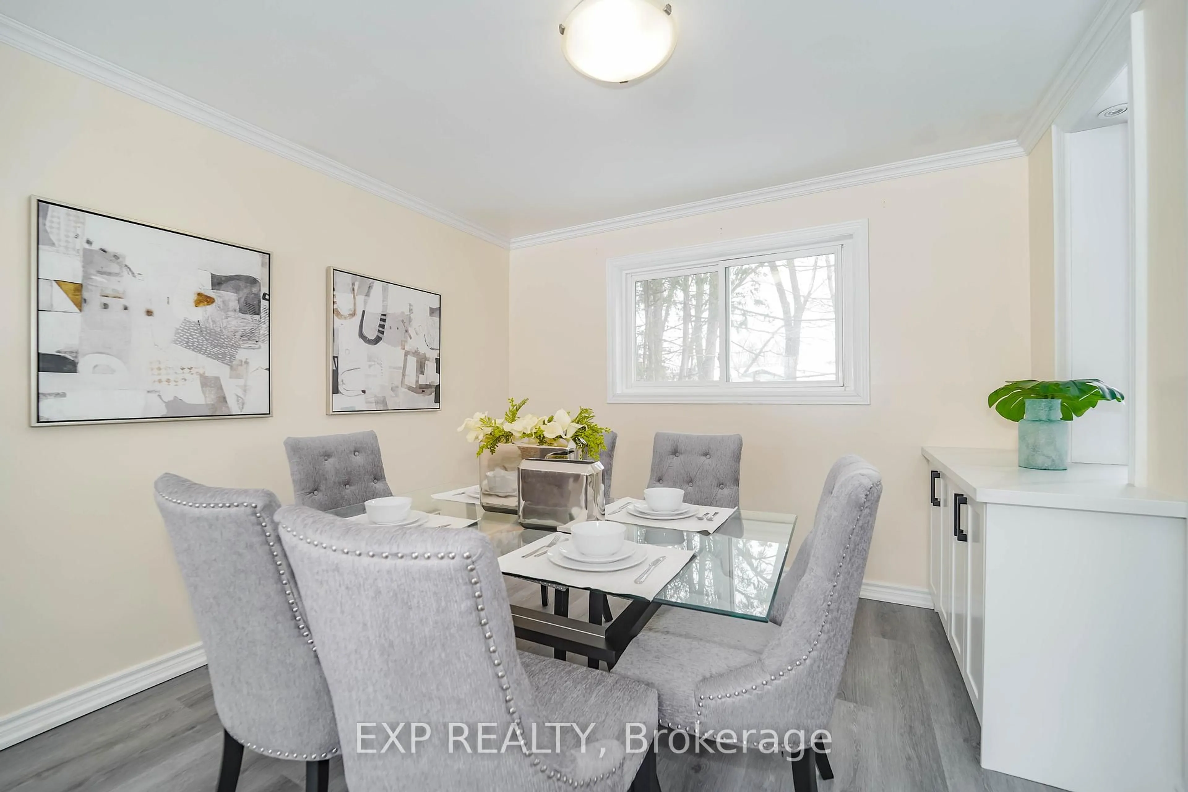 Dining room, unknown for 22 Jones Crt, Aurora Ontario L4G 2B8