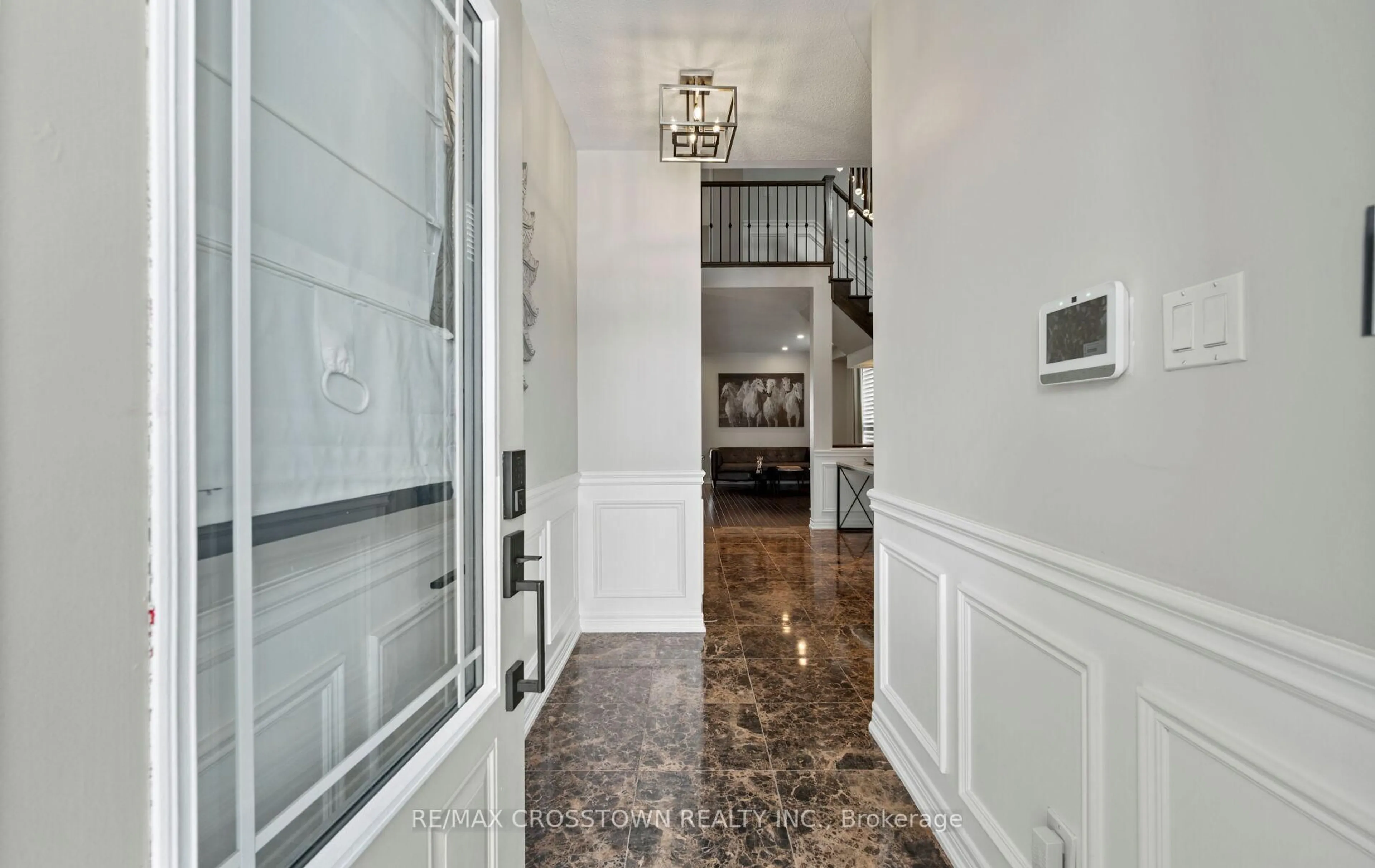Indoor entryway for 46 Pierce Pl, New Tecumseth Ontario L0G 1W0