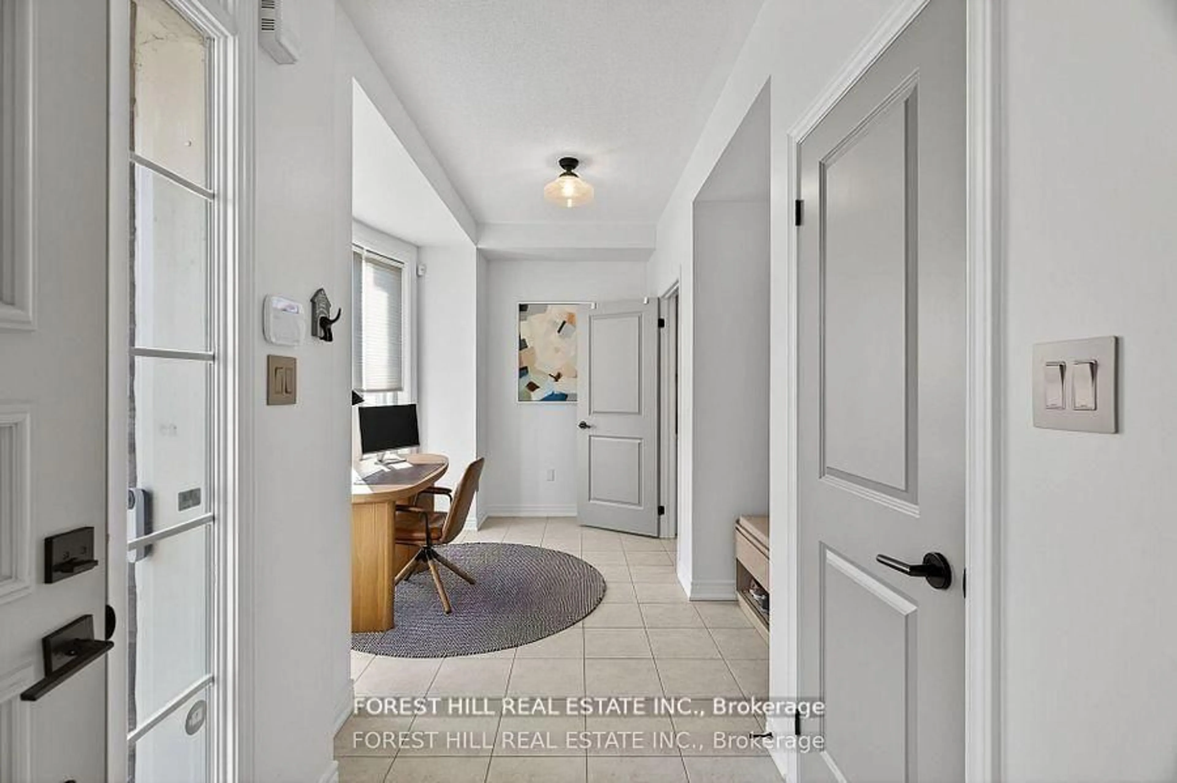 Indoor entryway for 282 King Rd, Richmond Hill Ontario L4E 1H3