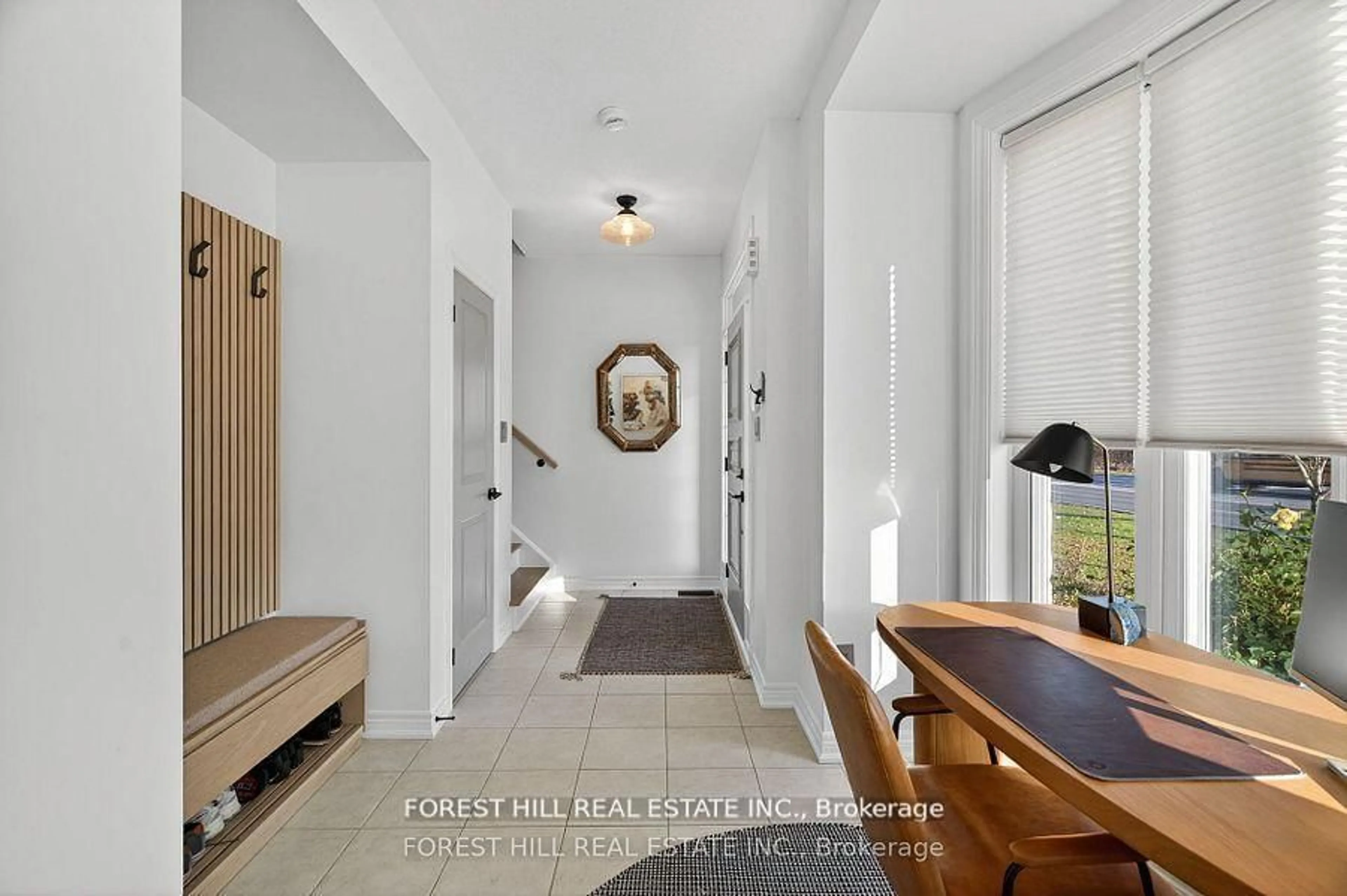 Indoor entryway for 282 King Rd, Richmond Hill Ontario L4E 1H3