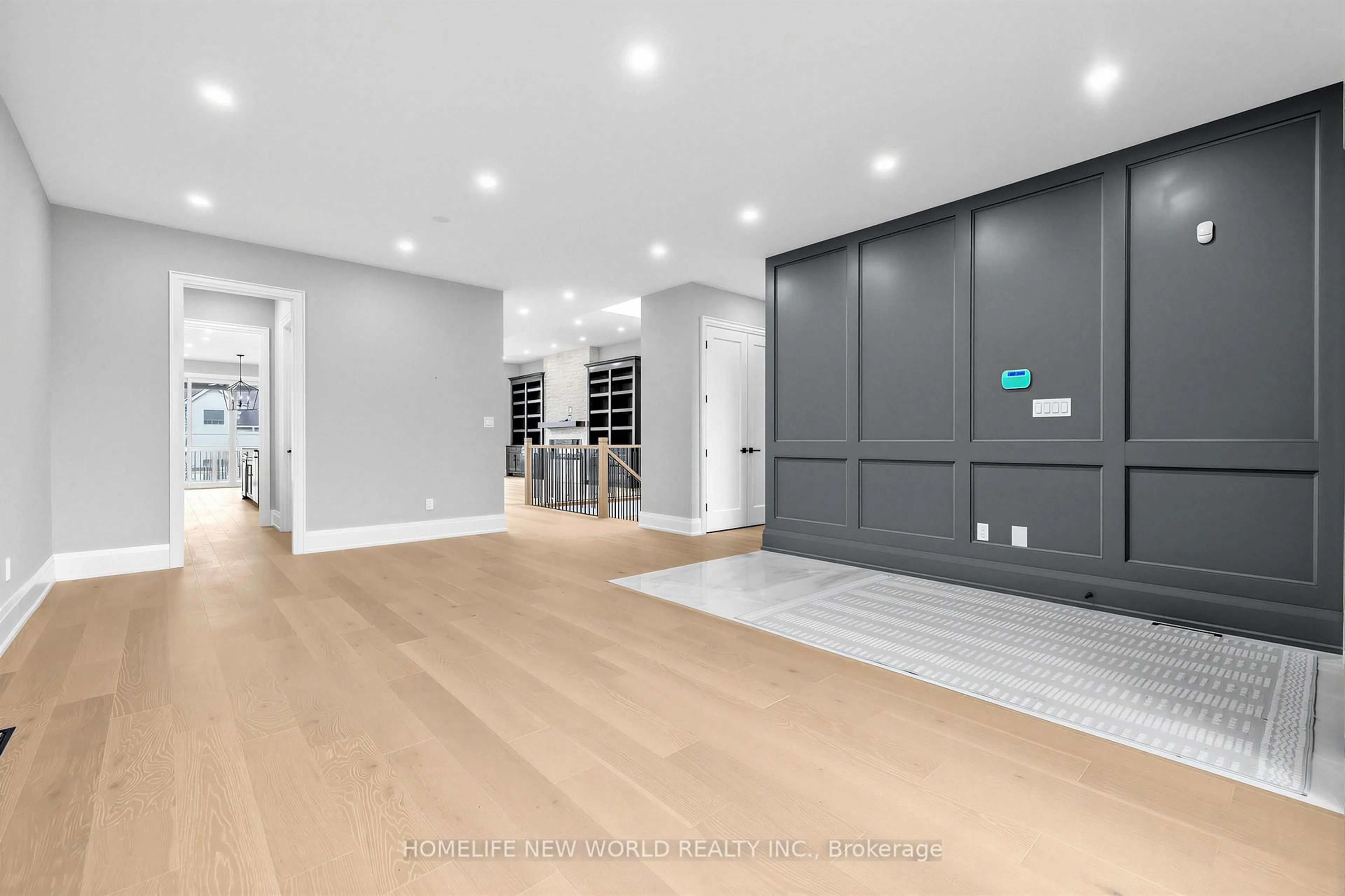 Indoor foyer for 225 Sunnybrae Ave, Innisfil Ontario L9S 1K4