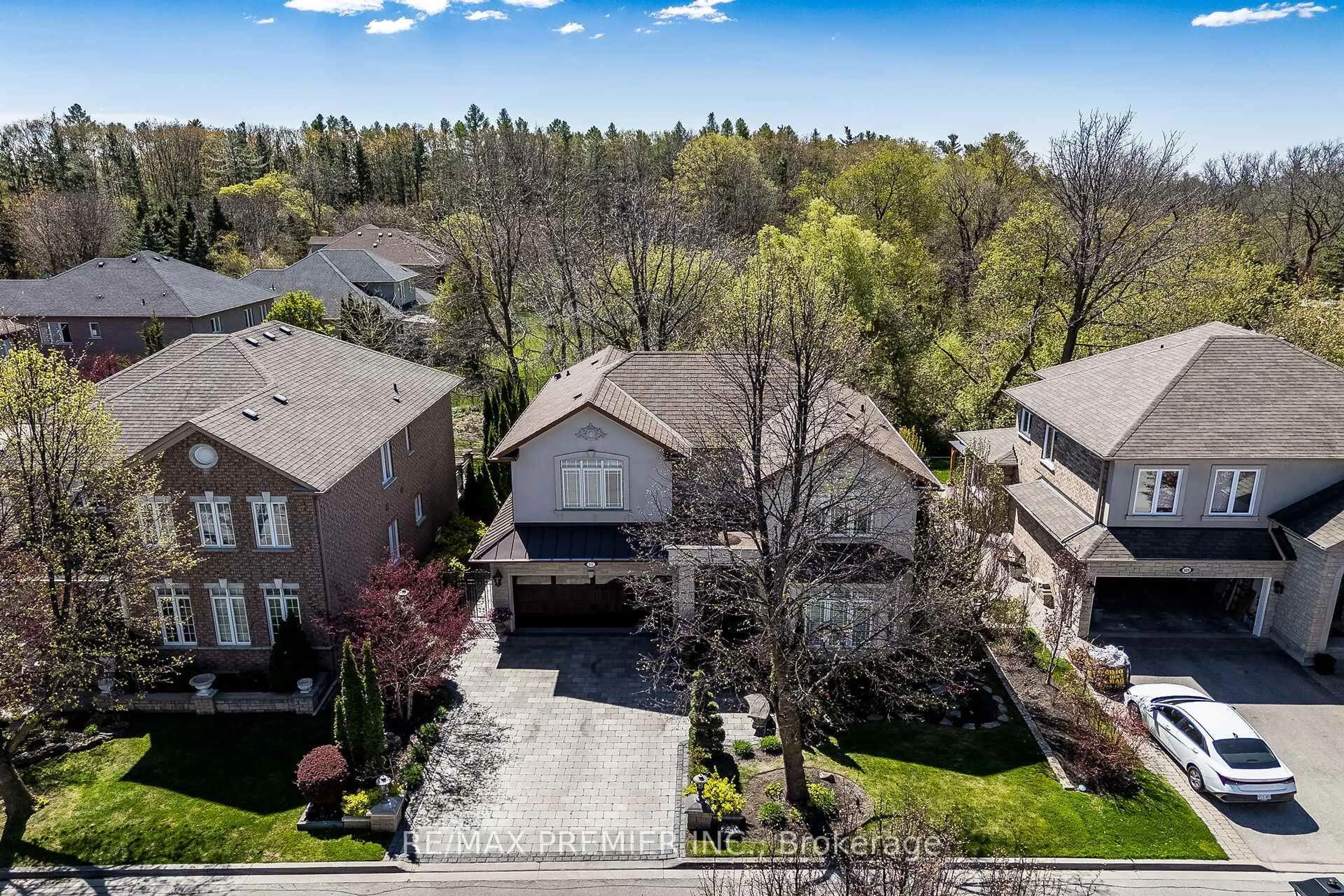 A pic from outside/outdoor area/front of a property/back of a property/a pic from drone, street for 111 Arista Gate, Vaughan Ontario L4L 9H7