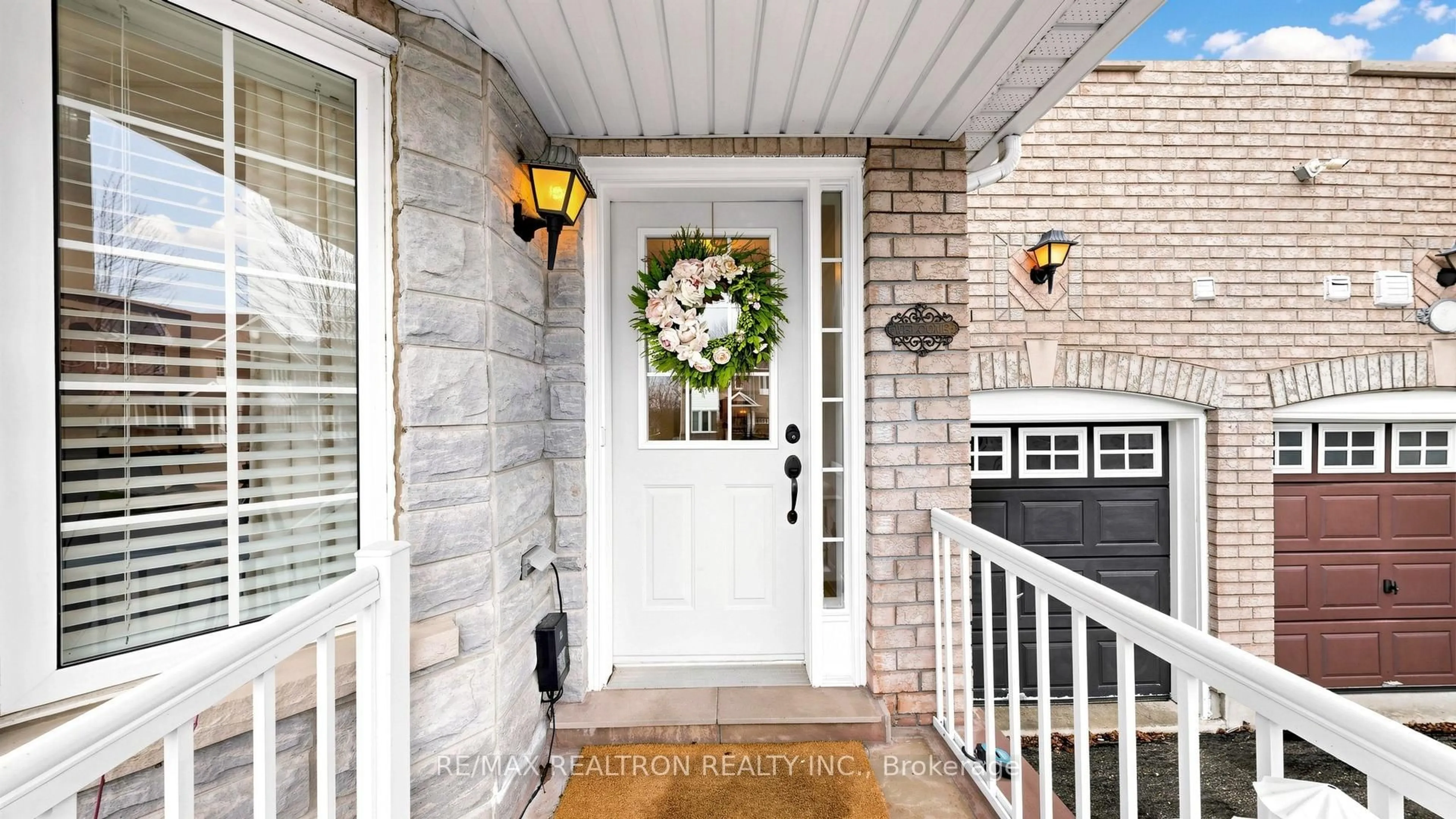 Indoor entryway for 65 Red River Cres, Newmarket Ontario L3X 2X2