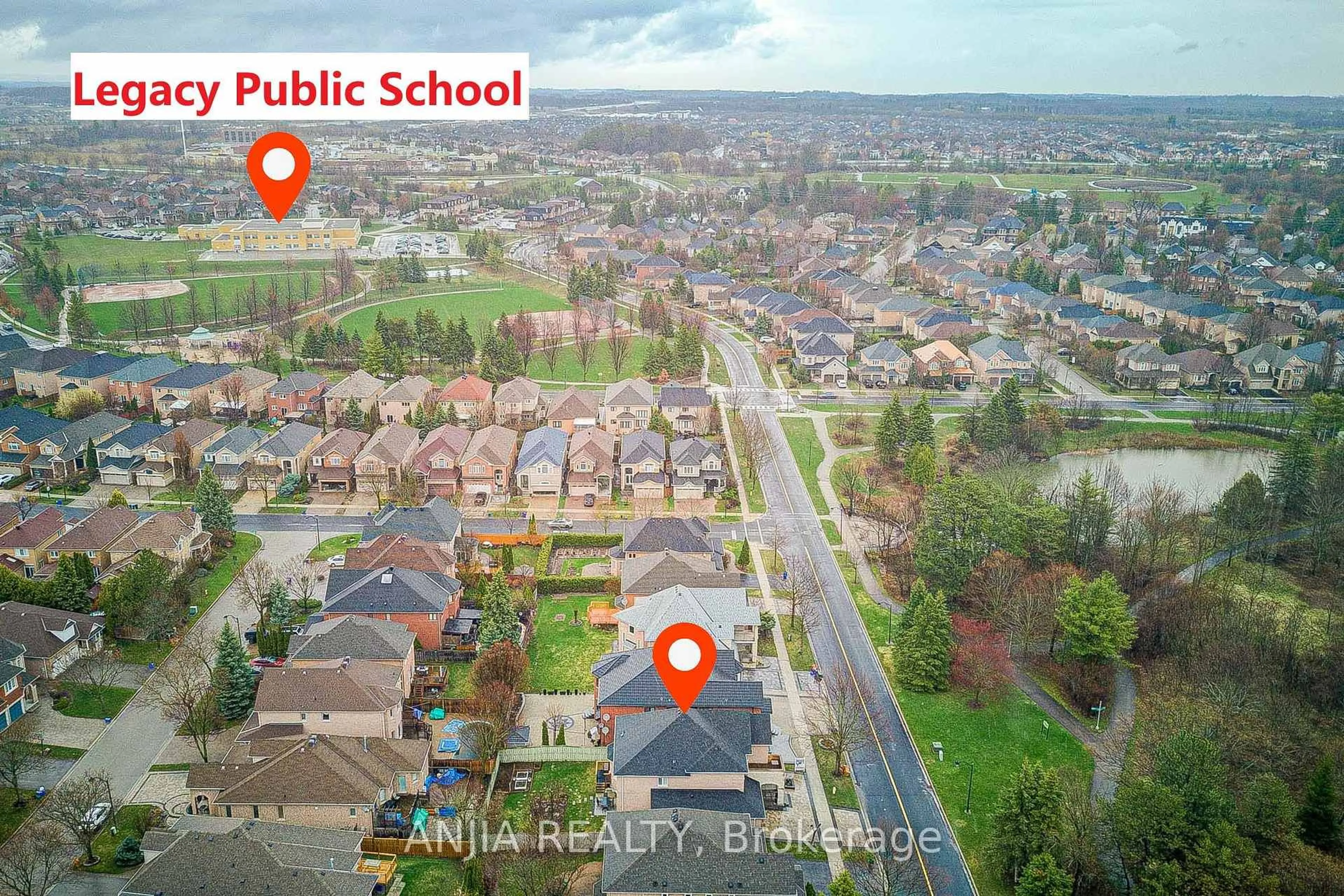 A pic from outside/outdoor area/front of a property/back of a property/a pic from drone, street for 89 Rouge Bank Dr, Markham Ontario L3S 4B6