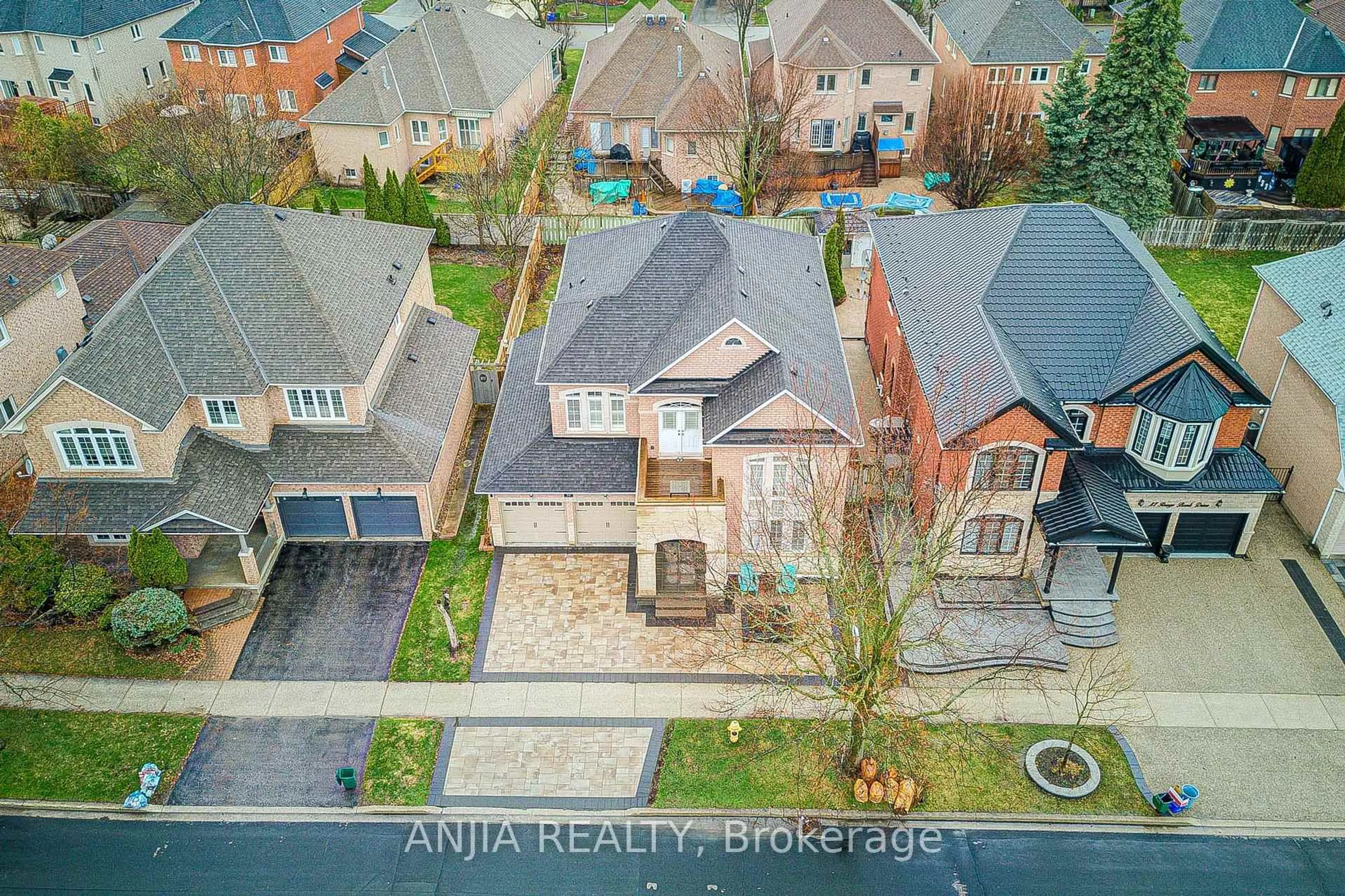 A pic from outside/outdoor area/front of a property/back of a property/a pic from drone, unknown for 89 Rouge Bank Dr, Markham Ontario L3S 4B6