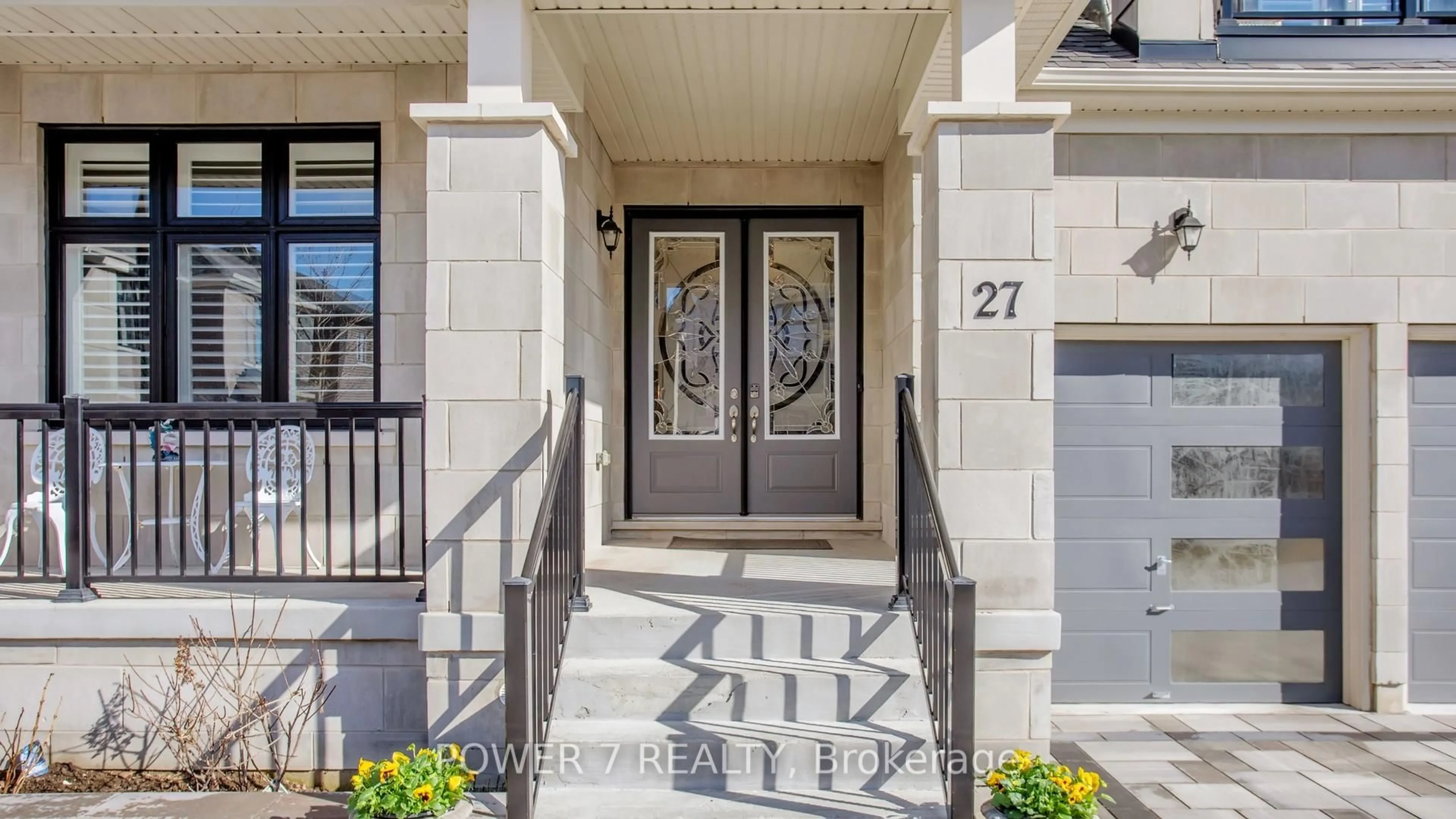 Indoor entryway for 27 Joiner Circ, Whitchurch-Stouffville Ontario L4A 4W9