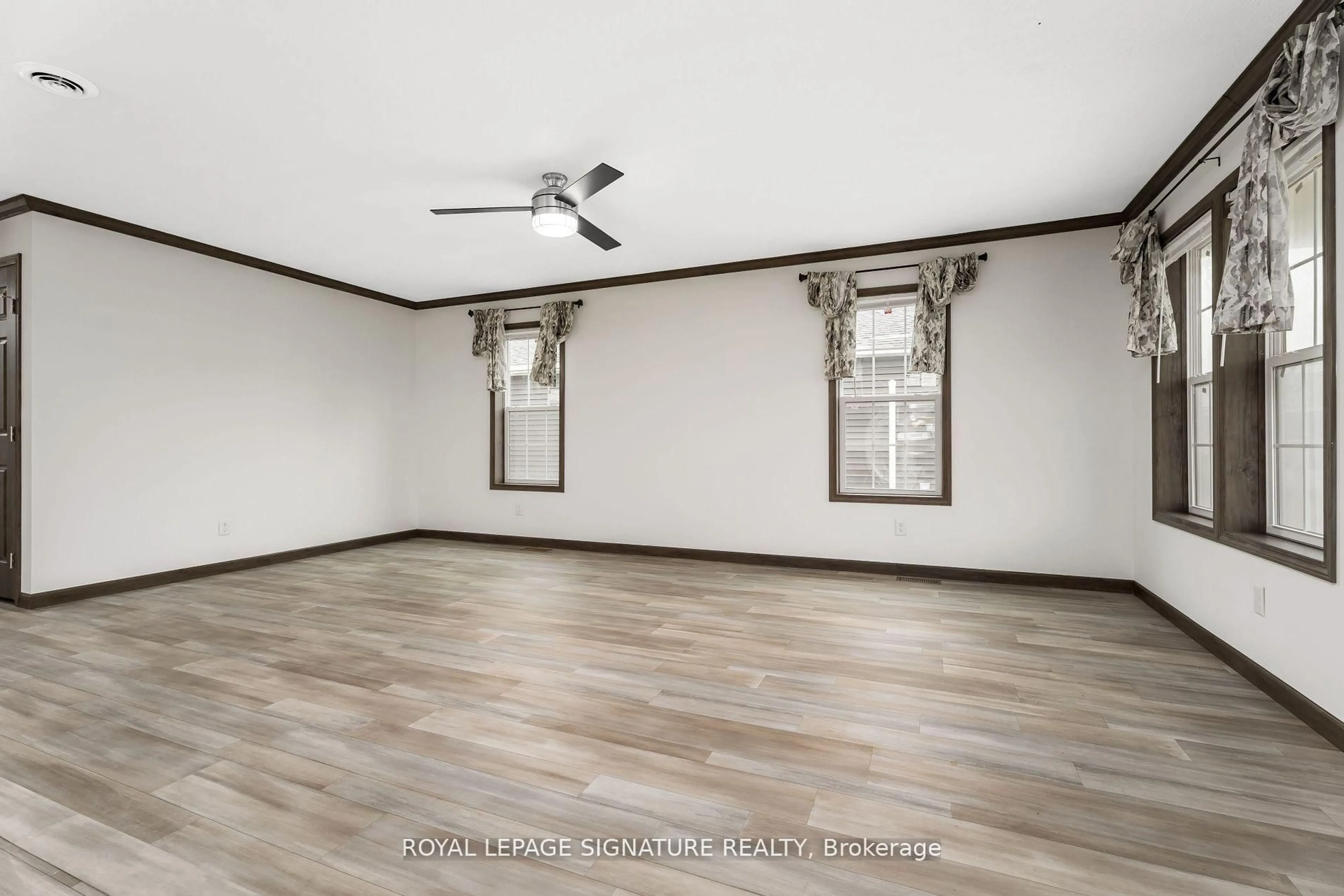 A pic of a room for 12 Briarwood Pl, Innisfil Ontario L0L 1L0