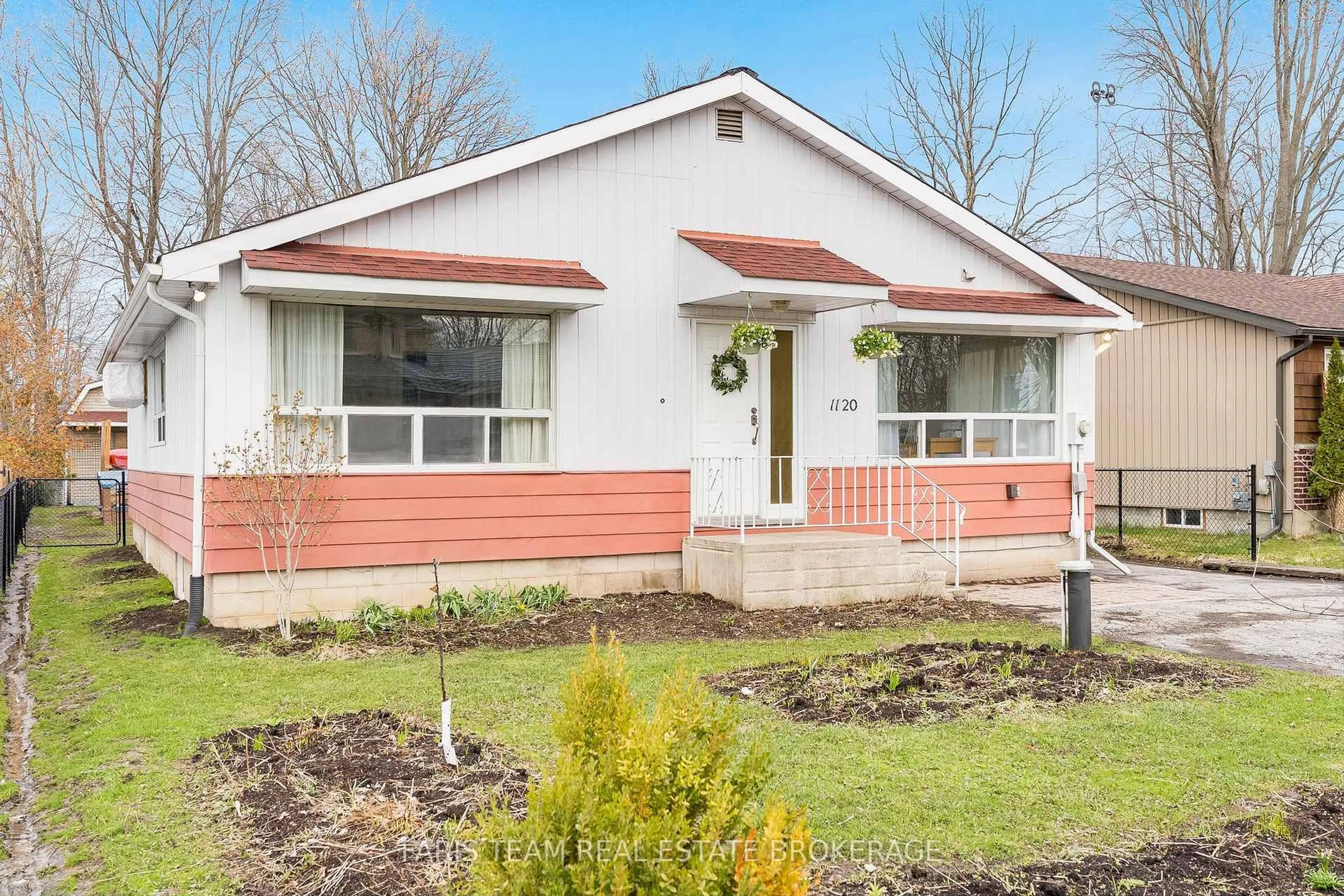 Home with brick exterior material, street for 1120 Lindy Lane, Innisfil Ontario L0L 1R0