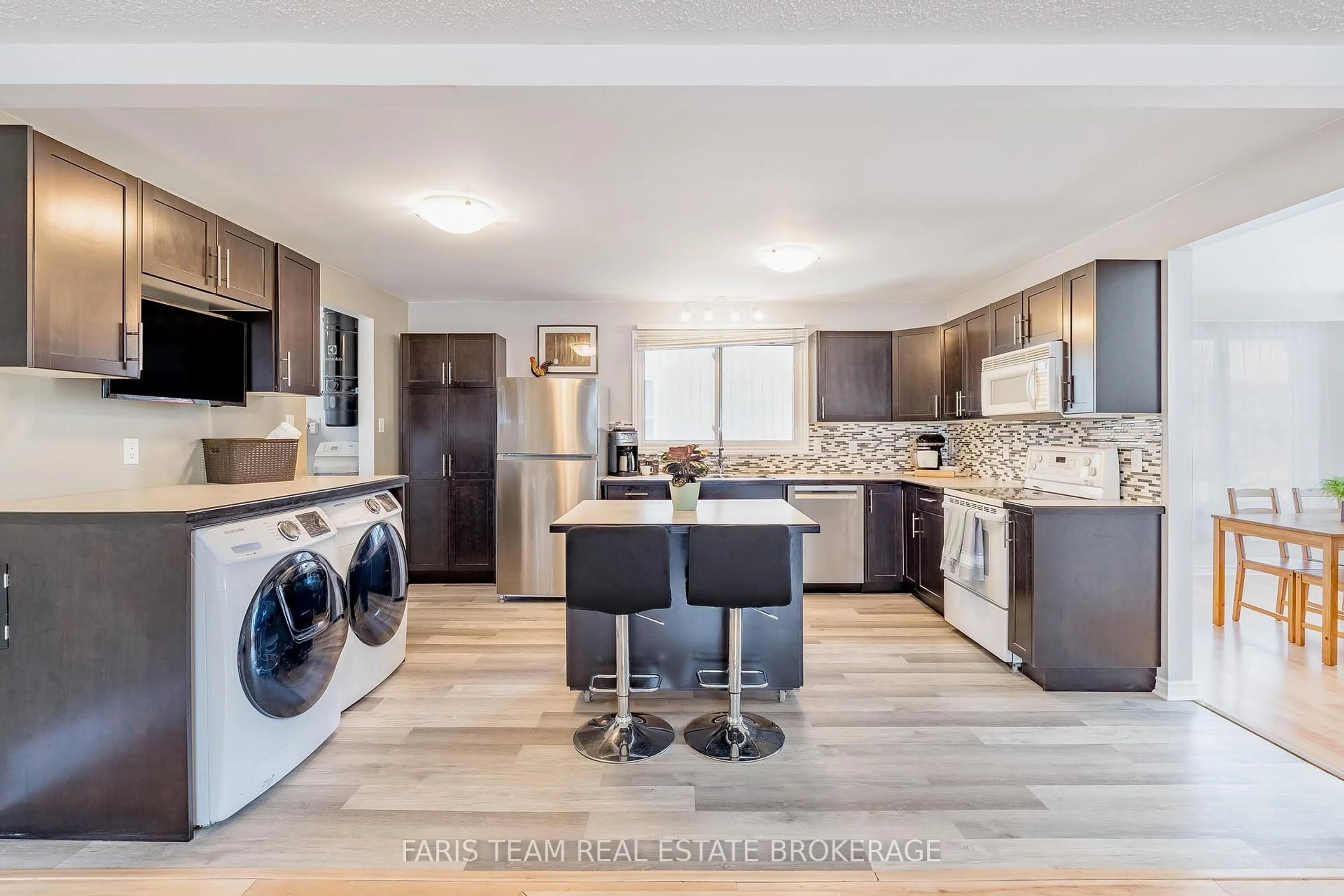 Open concept kitchen, unknown for 1120 Lindy Lane, Innisfil Ontario L0L 1R0