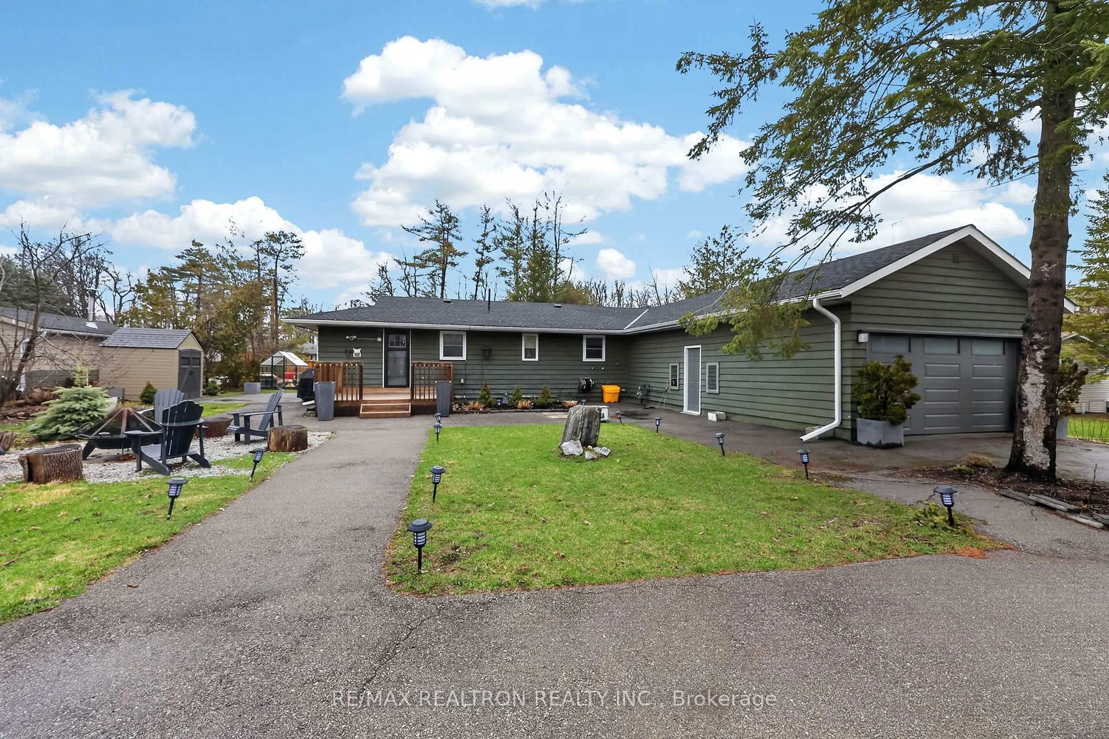 A pic from outside/outdoor area/front of a property/back of a property/a pic from drone, street for 290 Big Bay Point Rd, Innisfil Ontario L9S 2P6