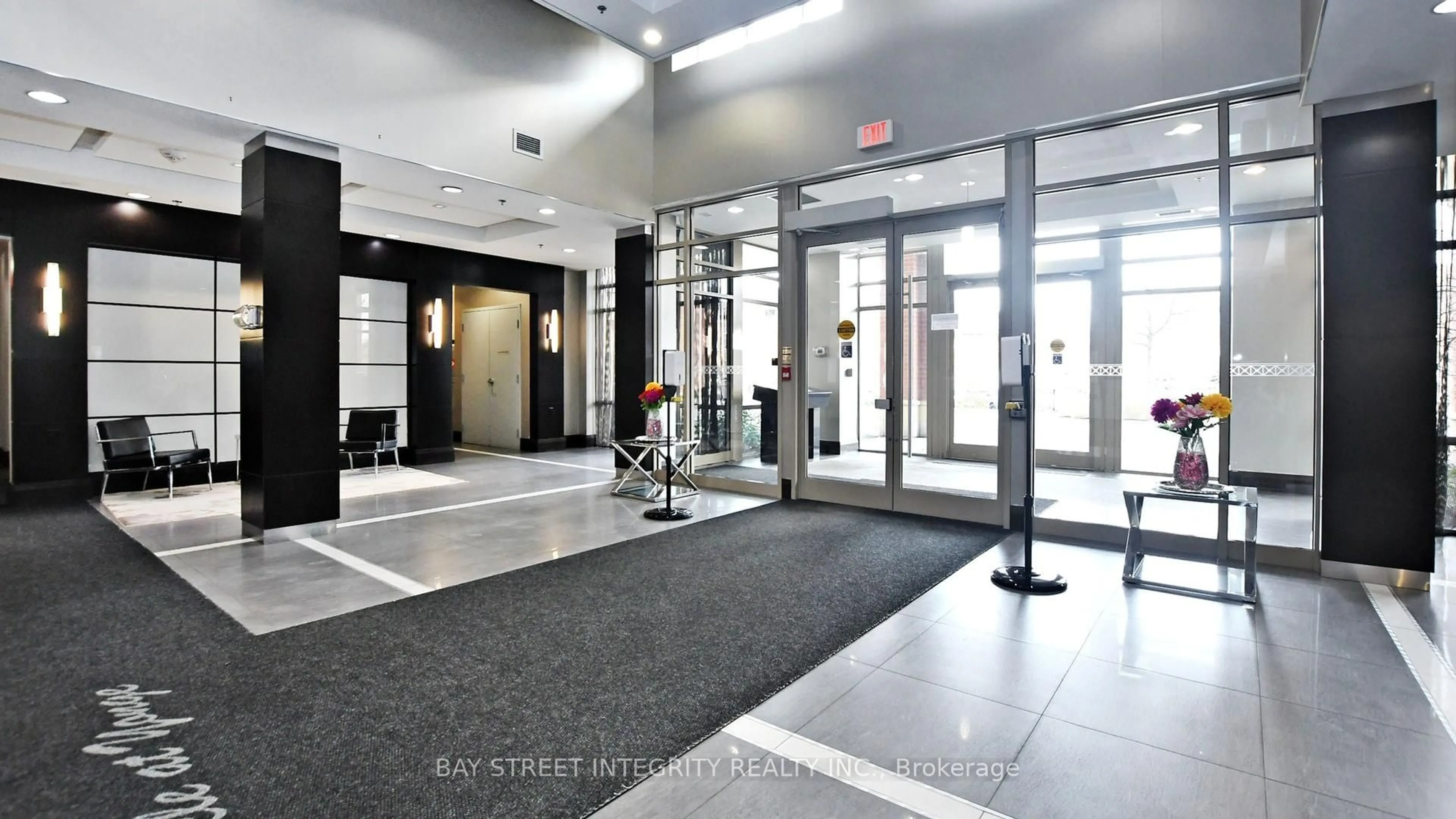 Indoor foyer for 75 King William Cres #Ph01, Richmond Hill Ontario L4B 0C1