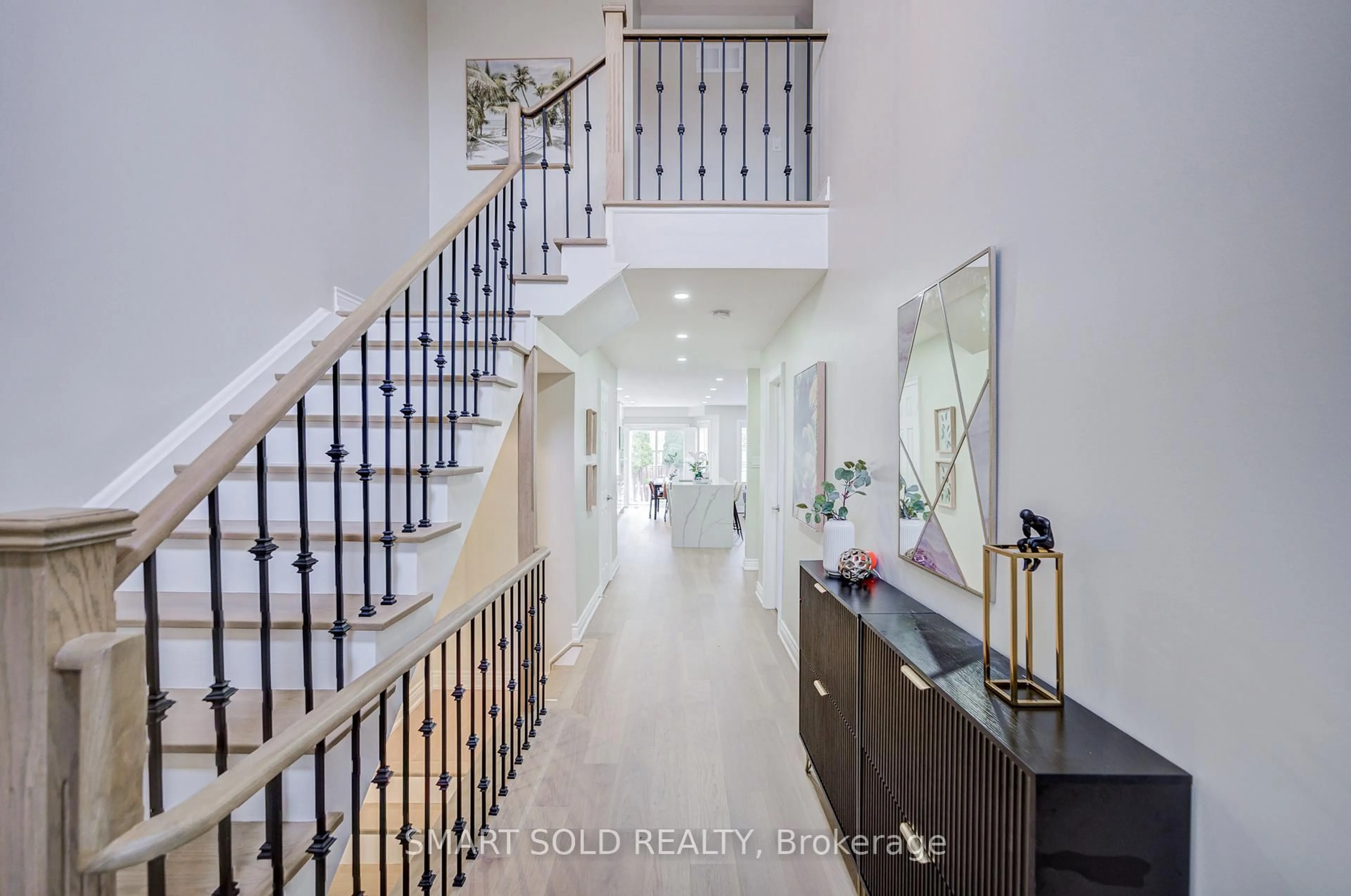 Indoor entryway for 53 Cassia Cres, Vaughan Ontario L6A 3N3