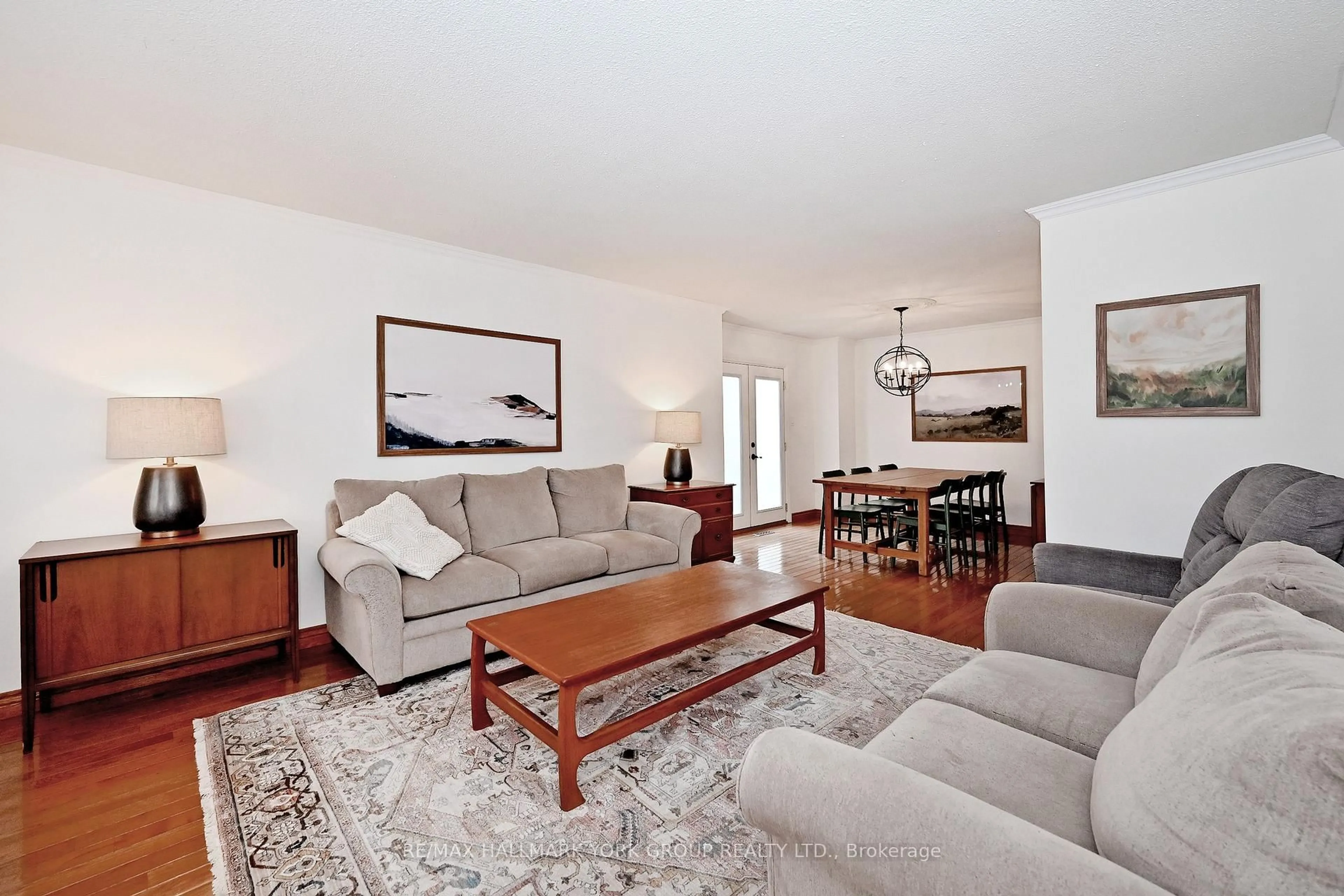 Living room with furniture, unknown for 262 Plymouth Tr, Newmarket Ontario L3Y 6G7