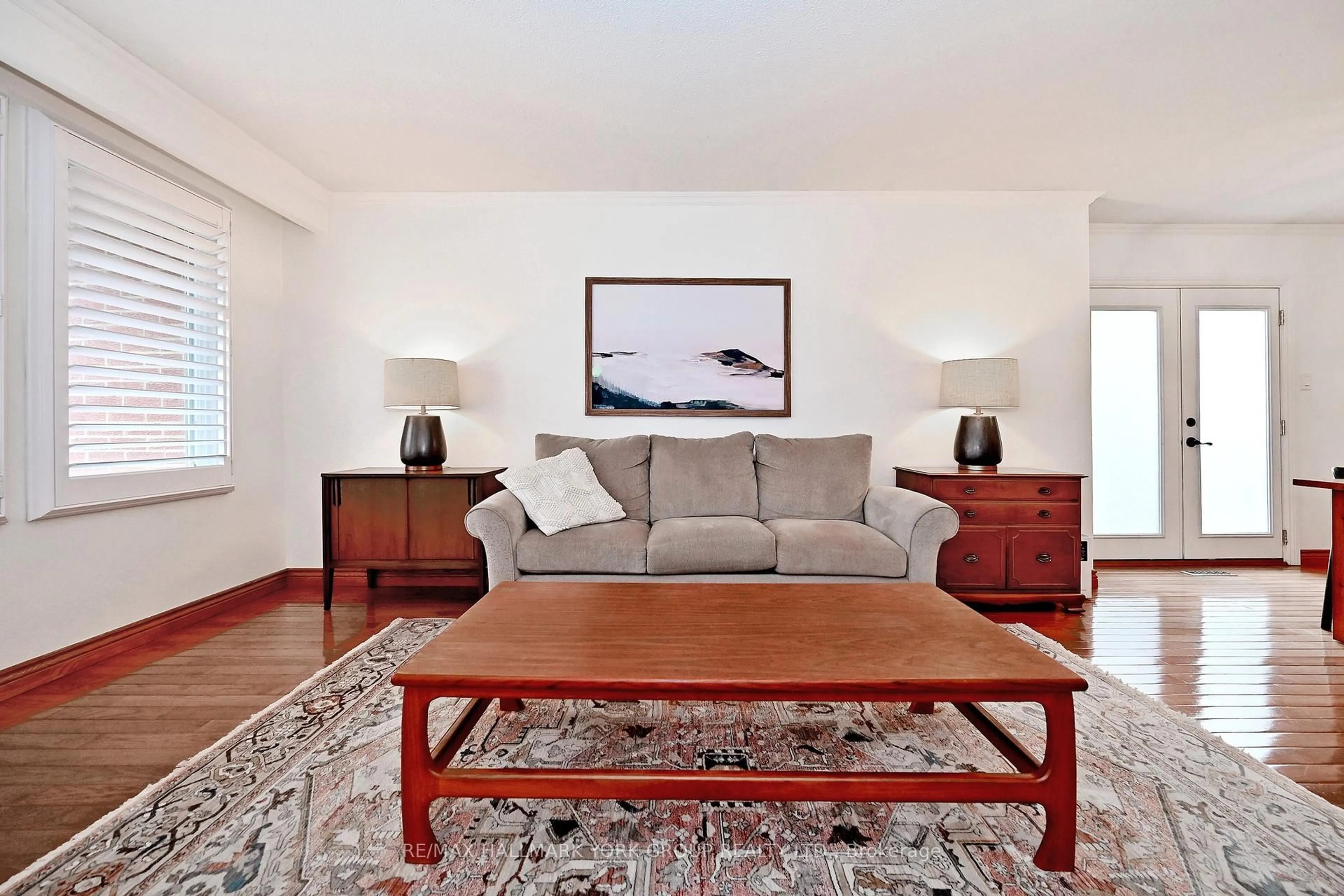 Living room with furniture, unknown for 262 Plymouth Tr, Newmarket Ontario L3Y 6G7