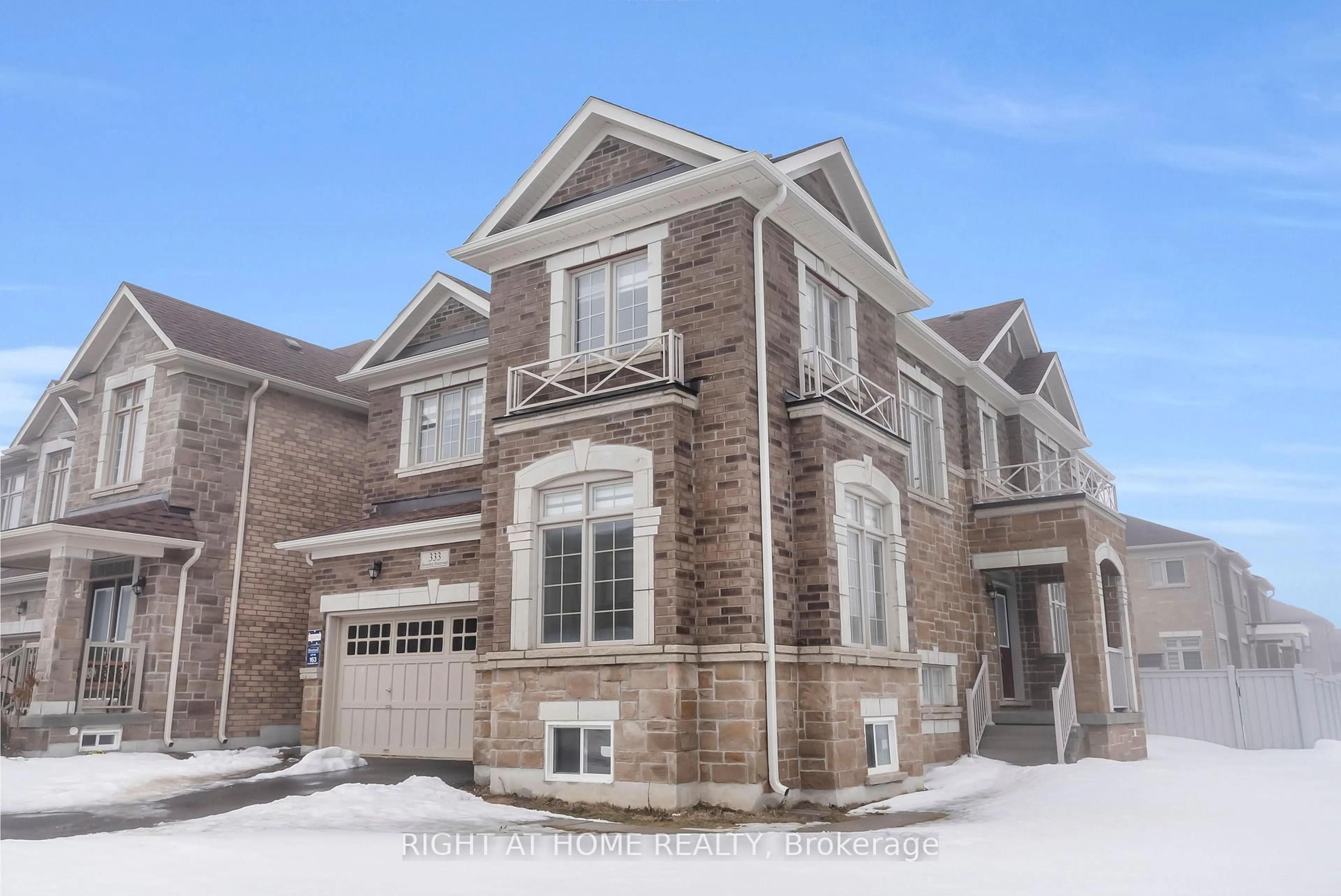 Home with brick exterior material, street for 333 Boundary Blvd, Whitchurch-Stouffville Ontario L4A 5E2