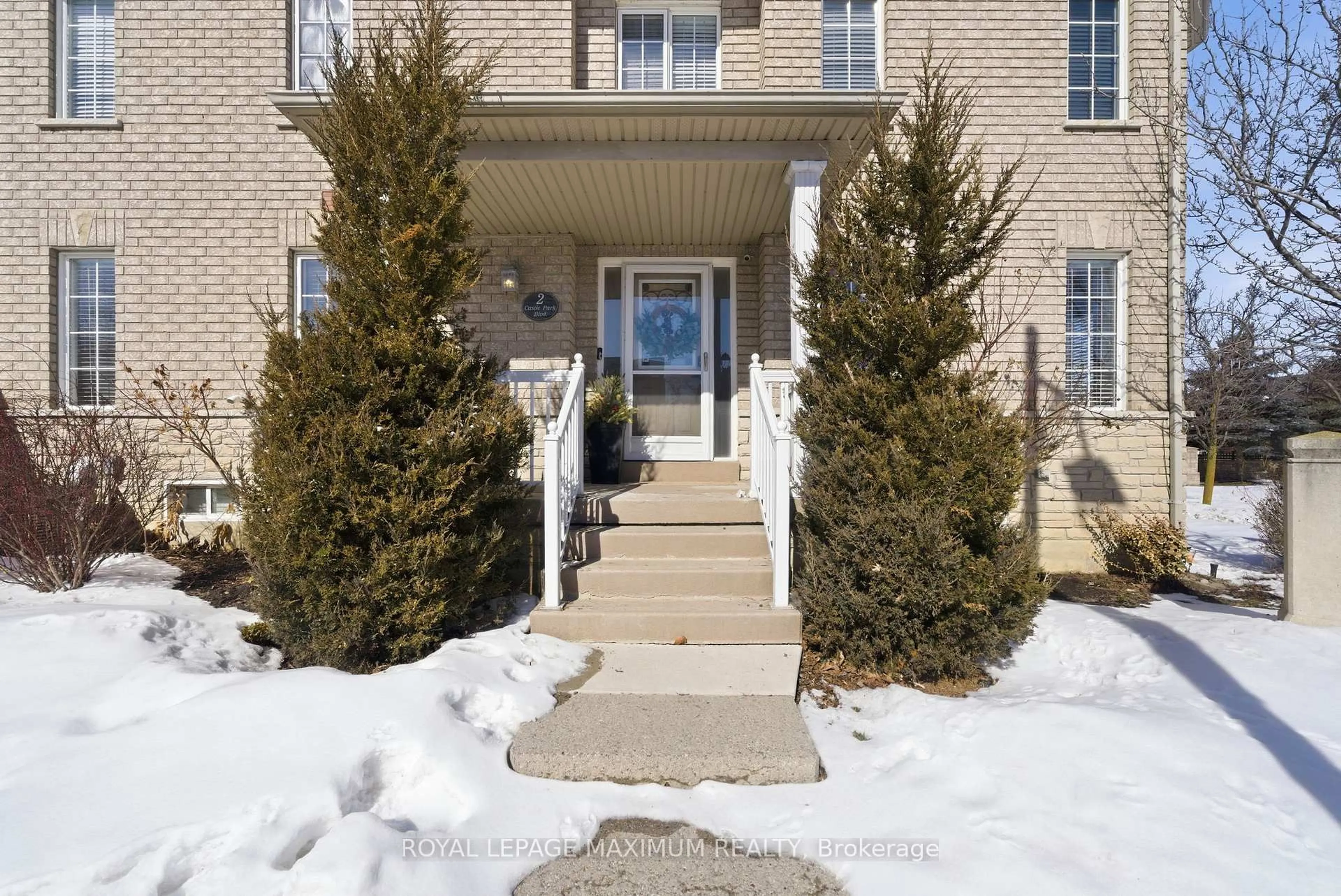 Indoor entryway for 2 Castle Park Blvd, Vaughan Ontario L4H 1M5