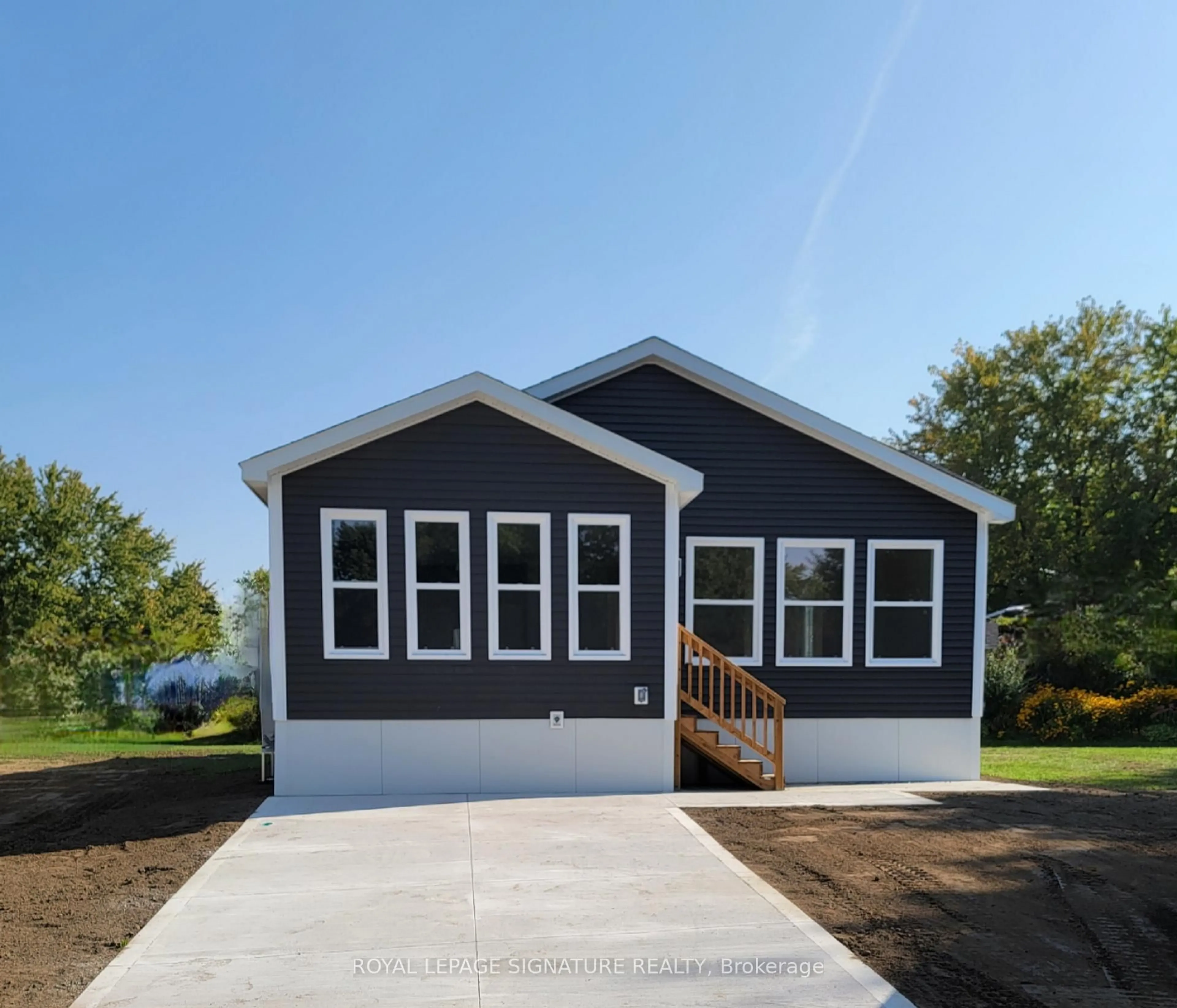 Home with vinyl exterior material, water/lake/river/ocean view for 18 Briar Wood Pl, Innisfil Ontario L0L 1L0