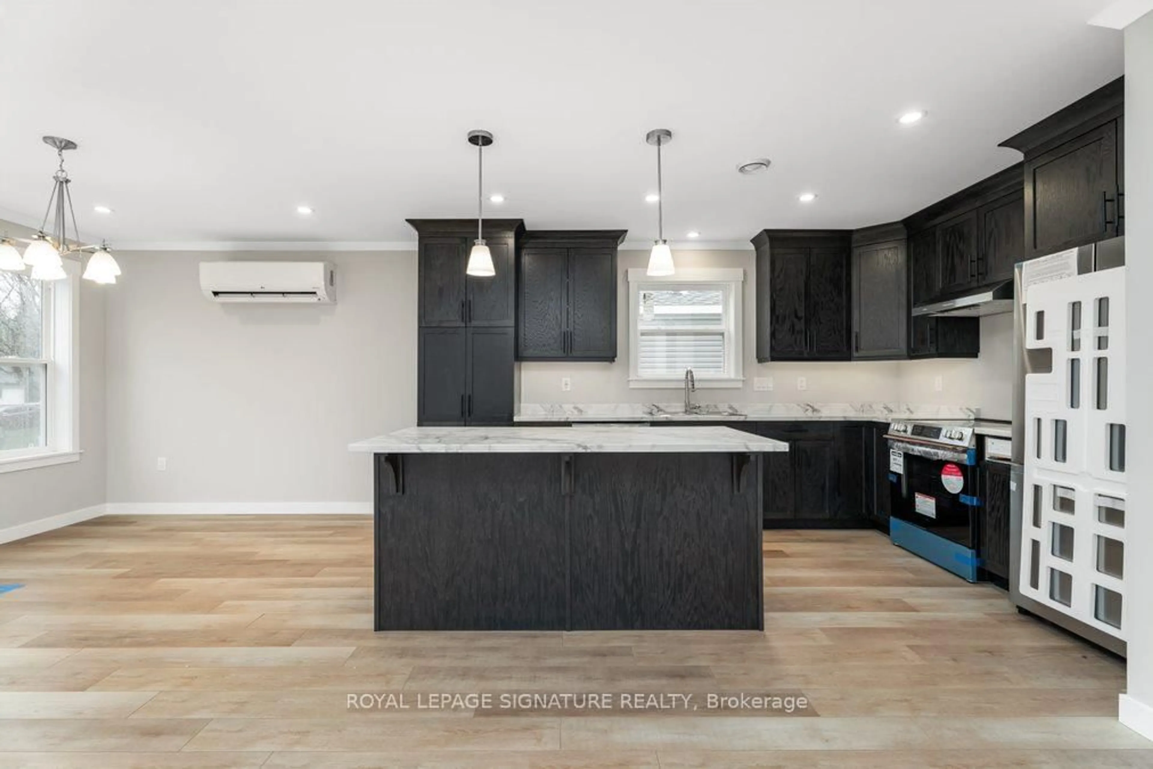 Open concept kitchen, unknown for 18 Briar Wood Pl, Innisfil Ontario L0L 1L0