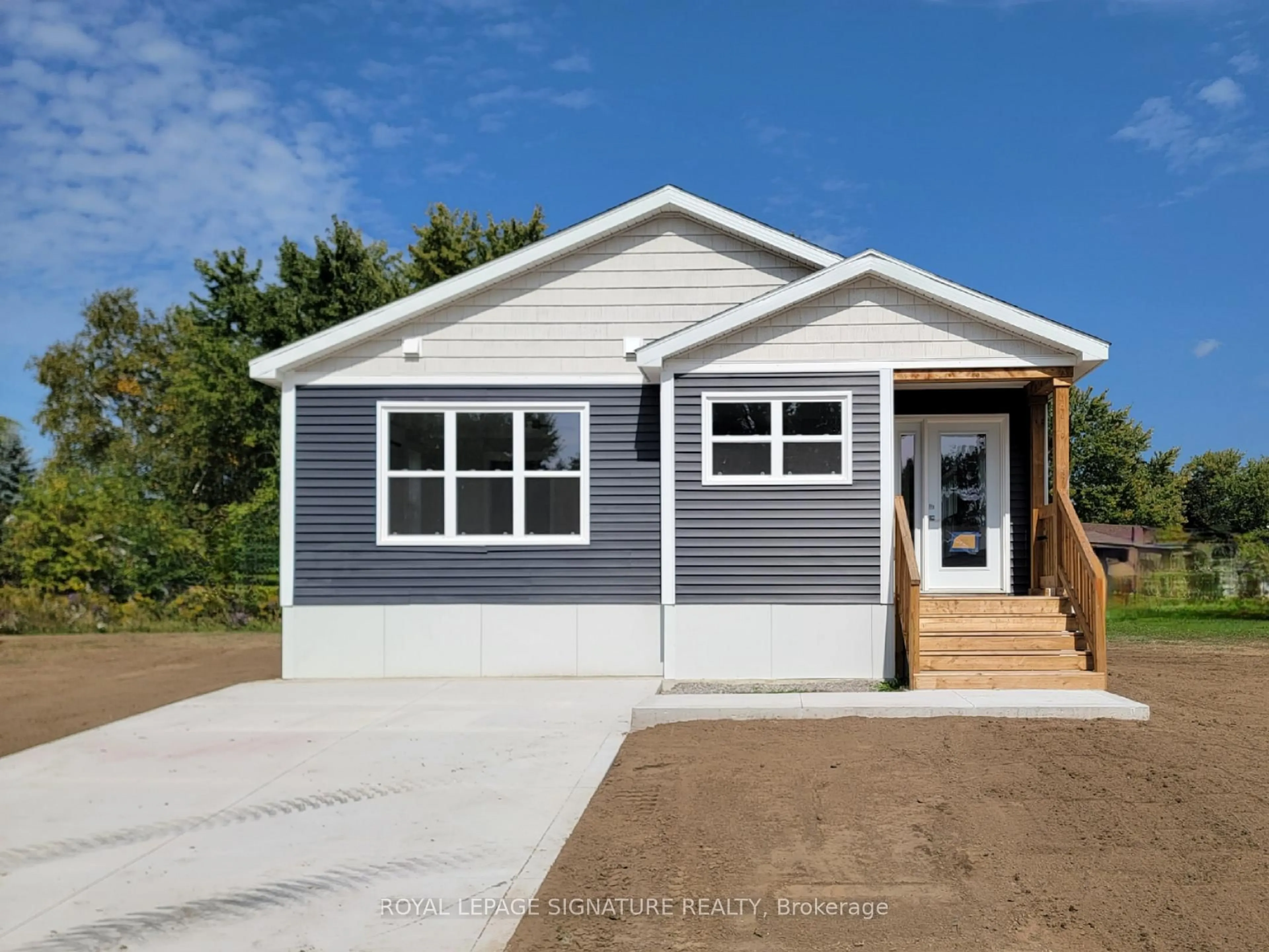 Home with vinyl exterior material, street for 16 Briarwood Pl, Innisfil Ontario L0L 1L0