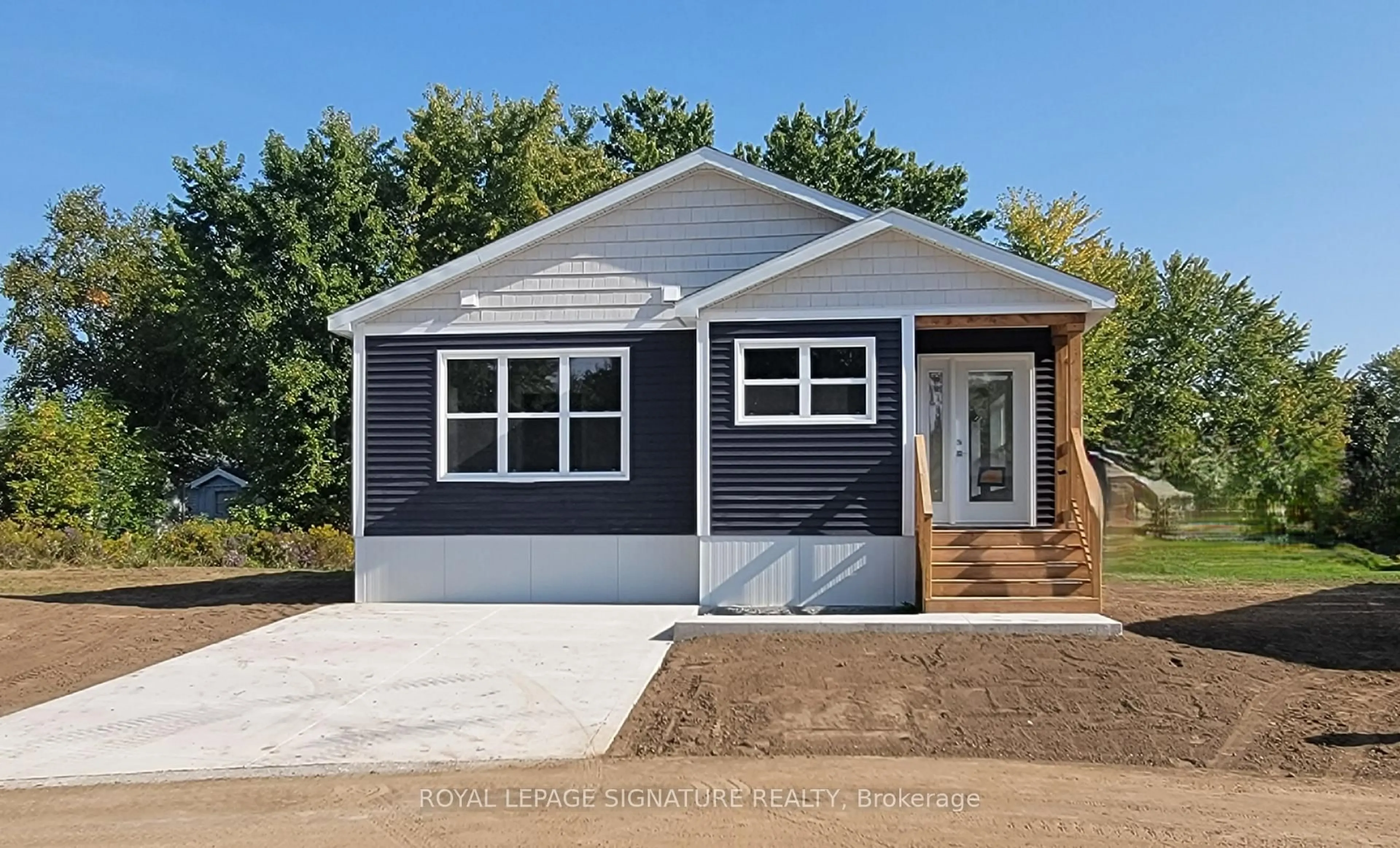 Home with vinyl exterior material, street for 16 Briarwood Pl, Innisfil Ontario L0L 1L0