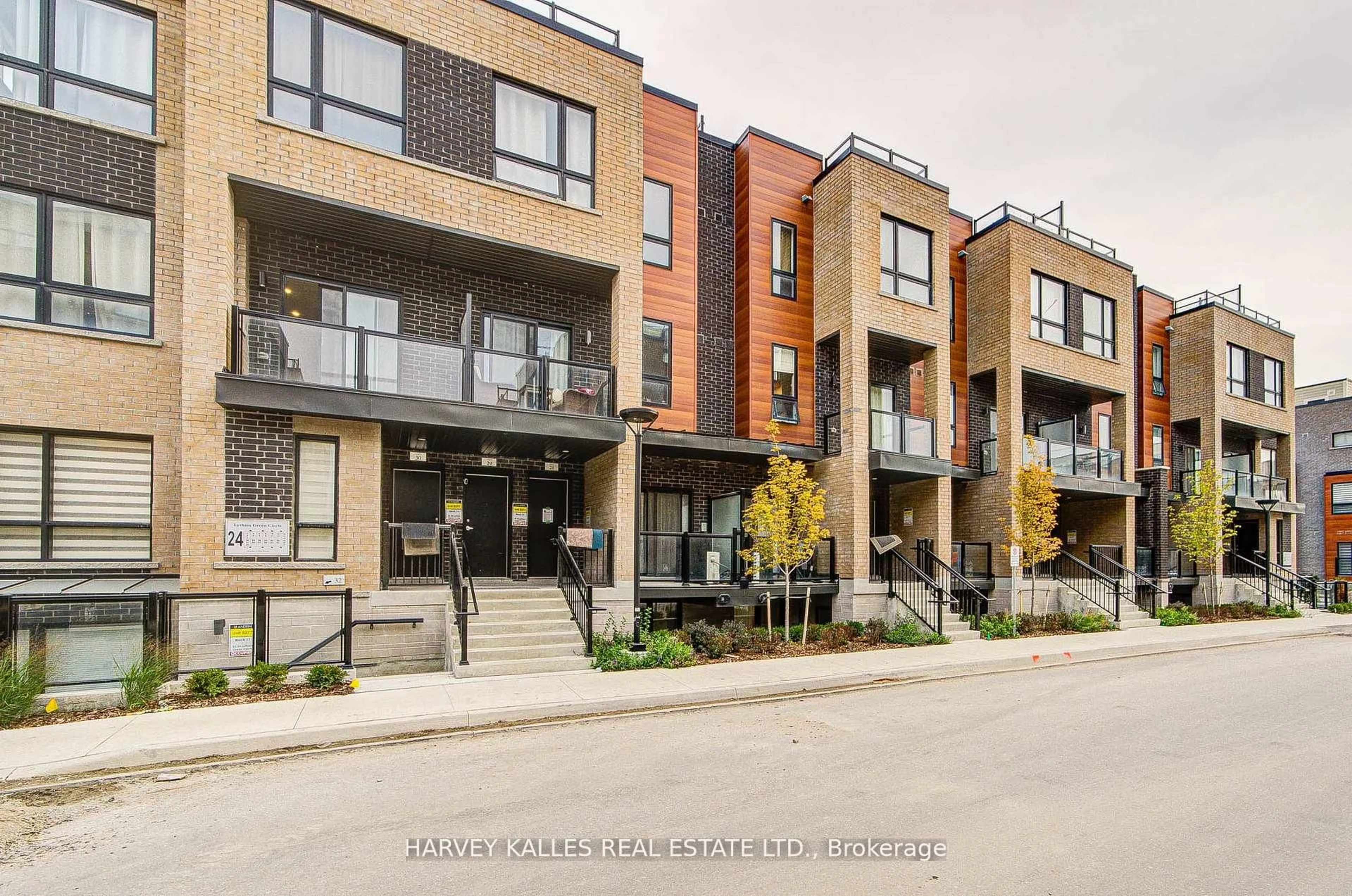 Unknown for 24 Lytham Green Circ #16, Newmarket Ontario L3Y 0H4