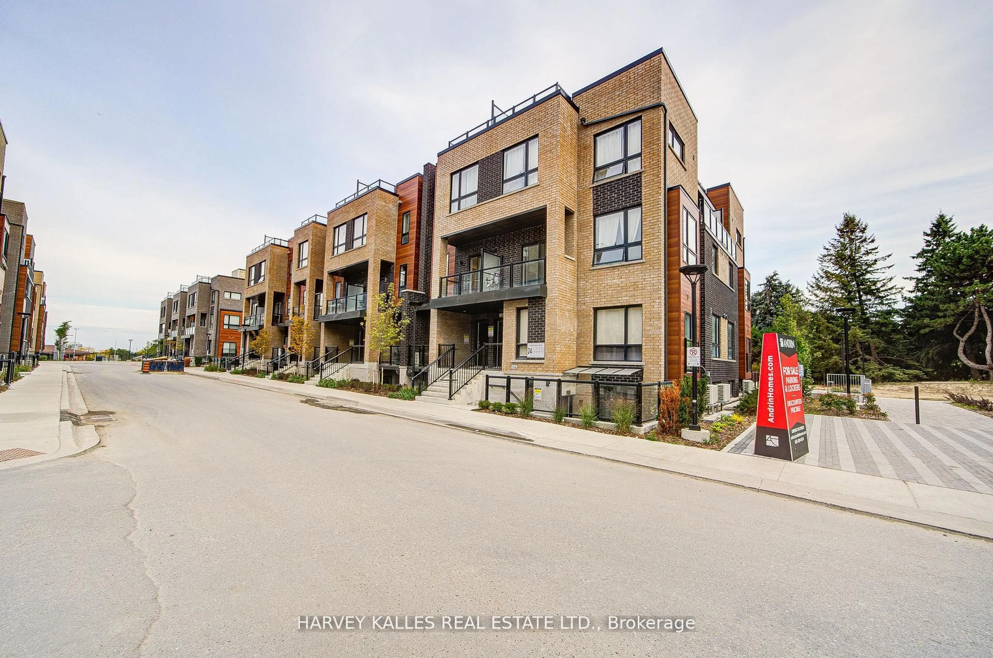 Unknown for 24 Lytham Green Circ #16, Newmarket Ontario L3Y 0H4