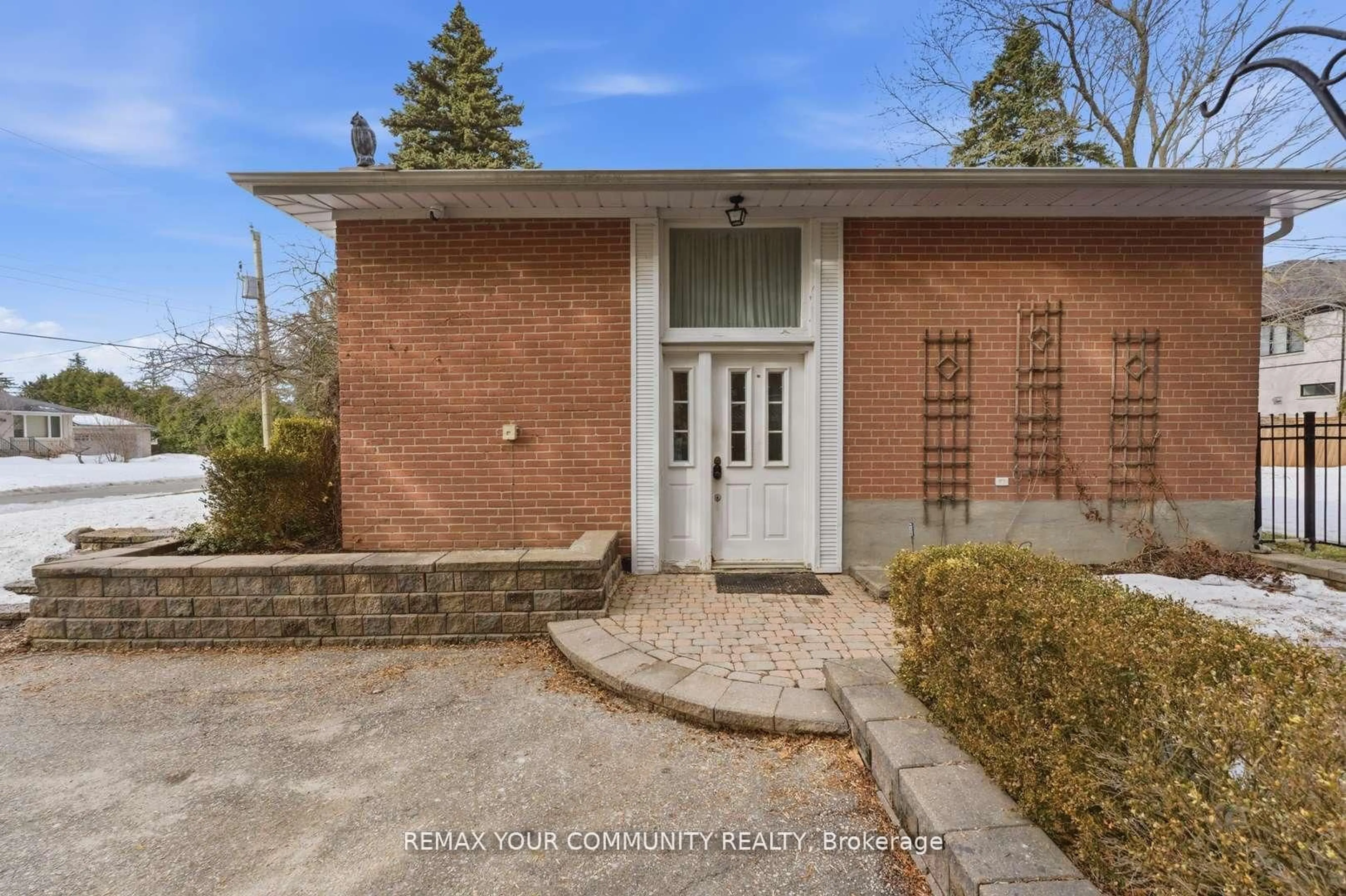 Home with brick exterior material, street for 154 Hollingsworth Dr, King Ontario L7B 1G8