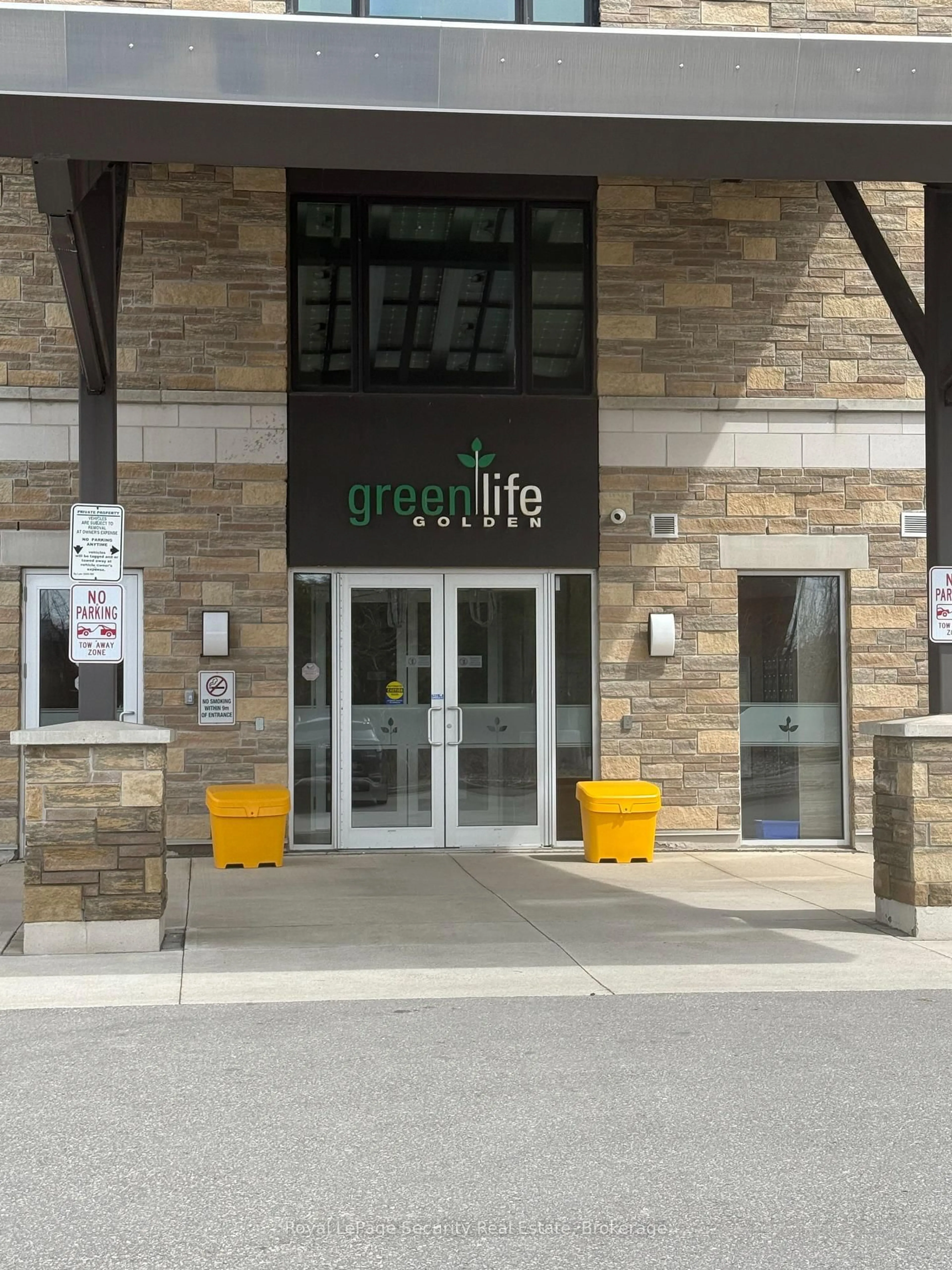 Indoor foyer for 7400 Markham Rd #203, Markham Ontario L3S 0C5