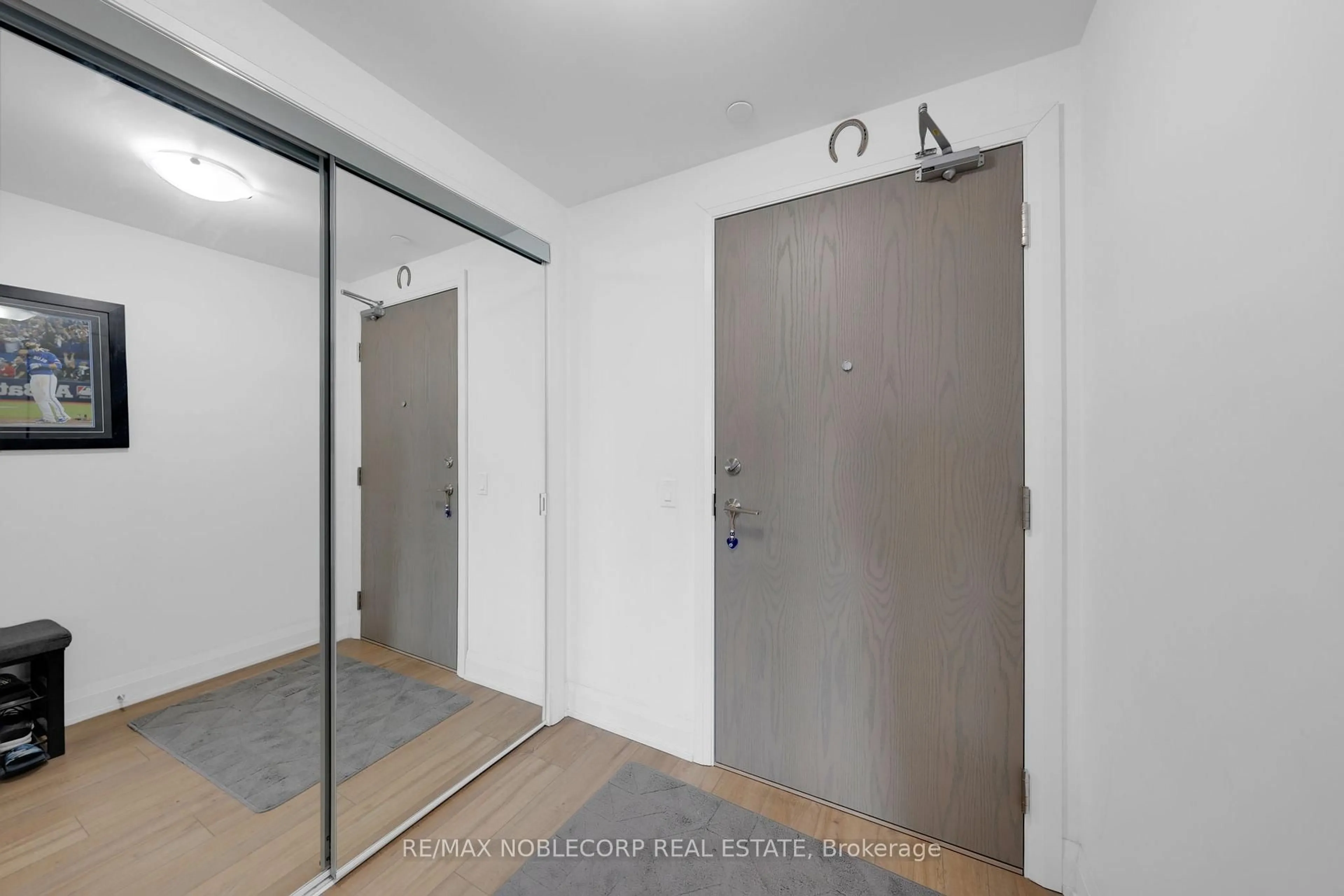 Indoor entryway for 4800 Highway 7 #421, Vaughan Ontario L4L 1H8