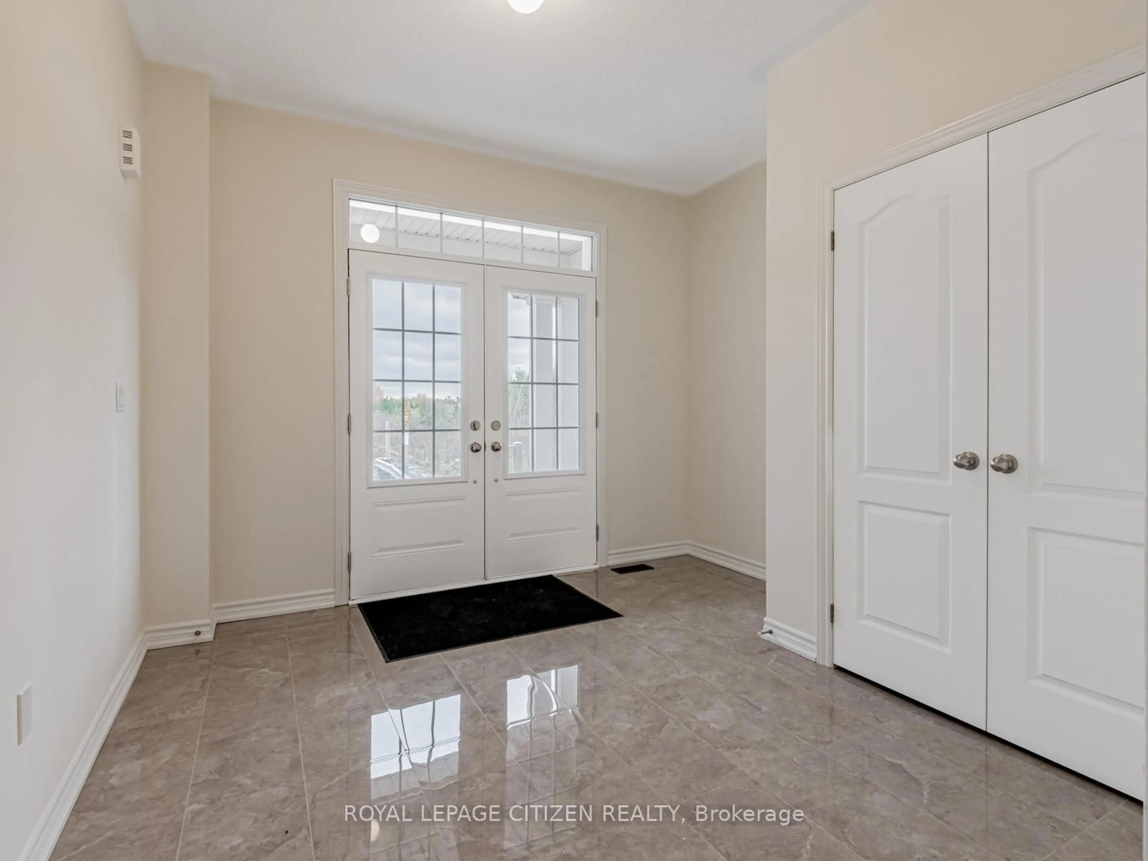Indoor entryway for 17 Heather Fullerton Rd, Georgina Ontario L0E 1R0