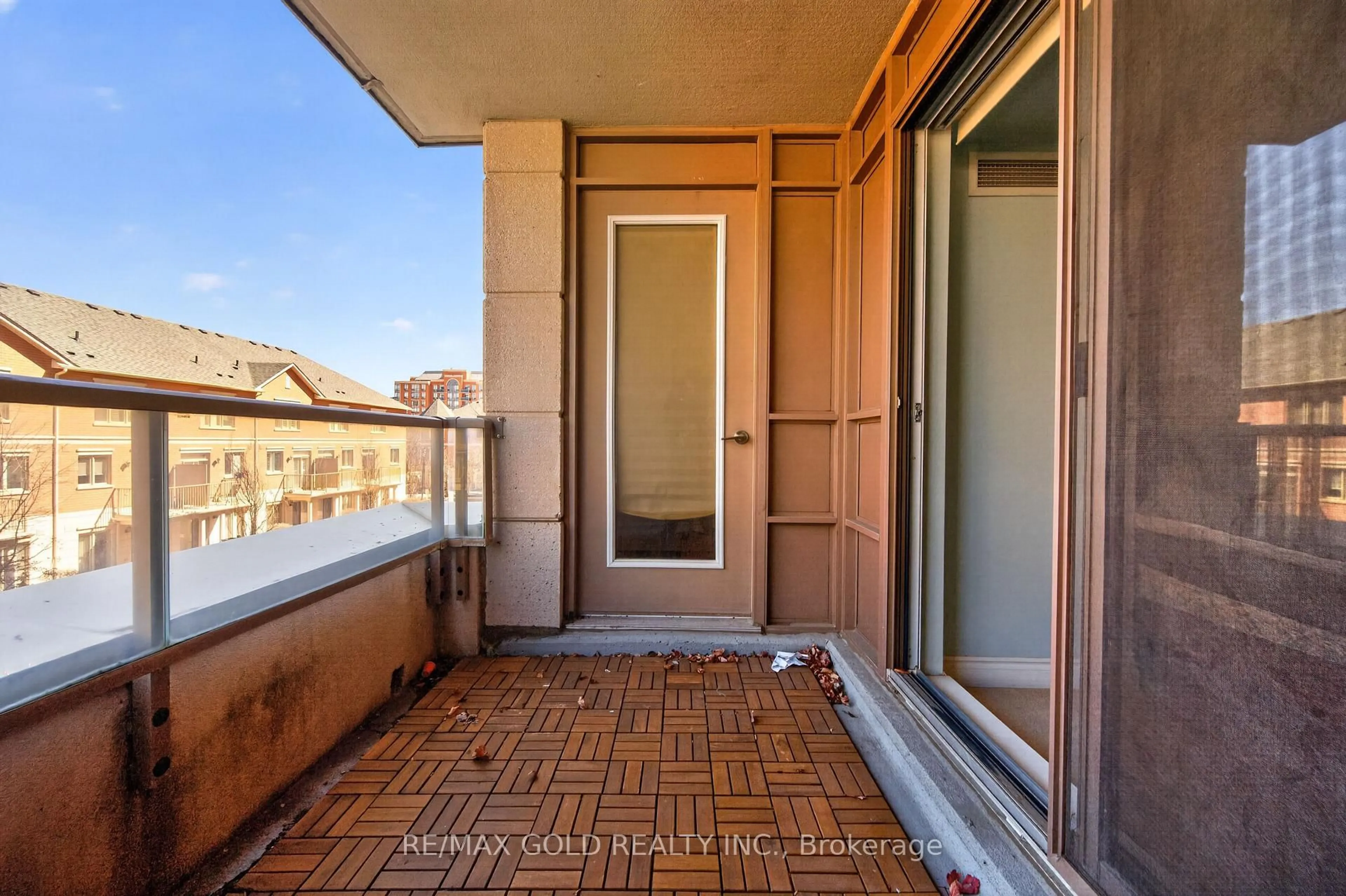 Balcony in the apartment, street for 37 Galleria Pkwy #319, Markham Ontario L3T 0A5