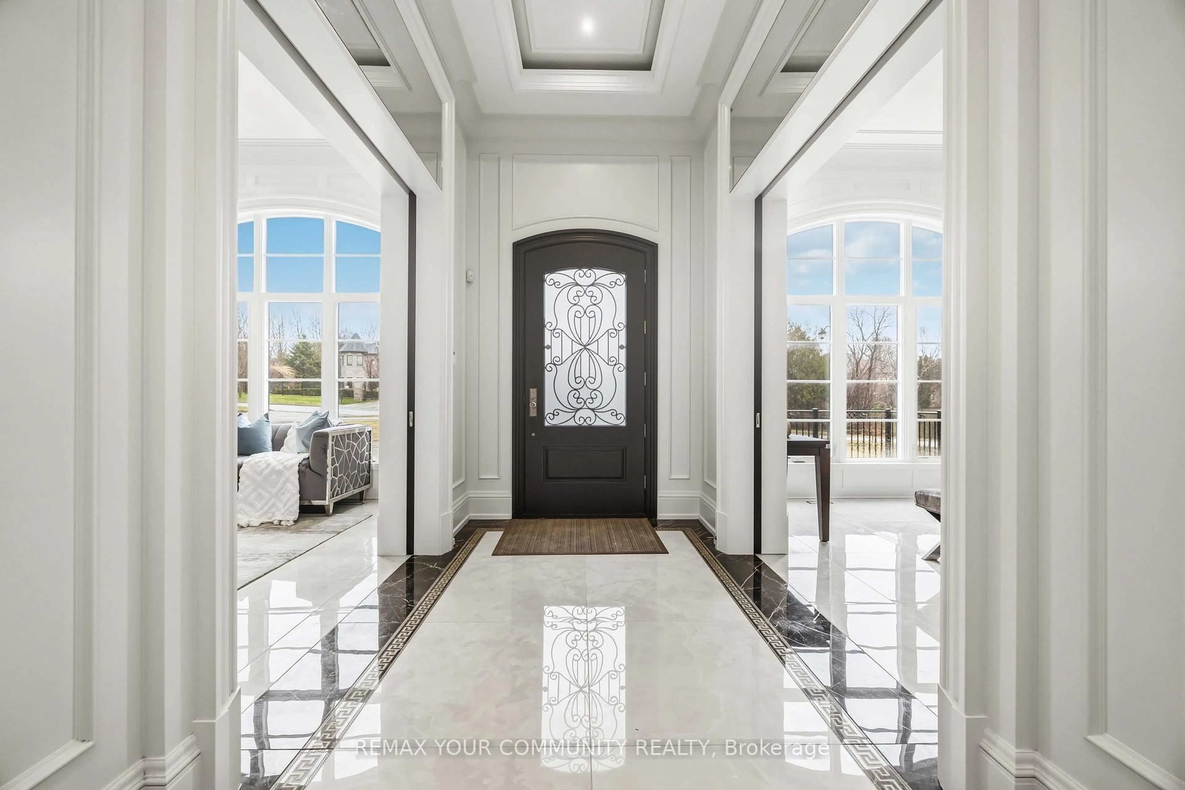 Indoor entryway for 76 Cedar Ridge Rd, Whitchurch-Stouffville Ontario L4A 2H6