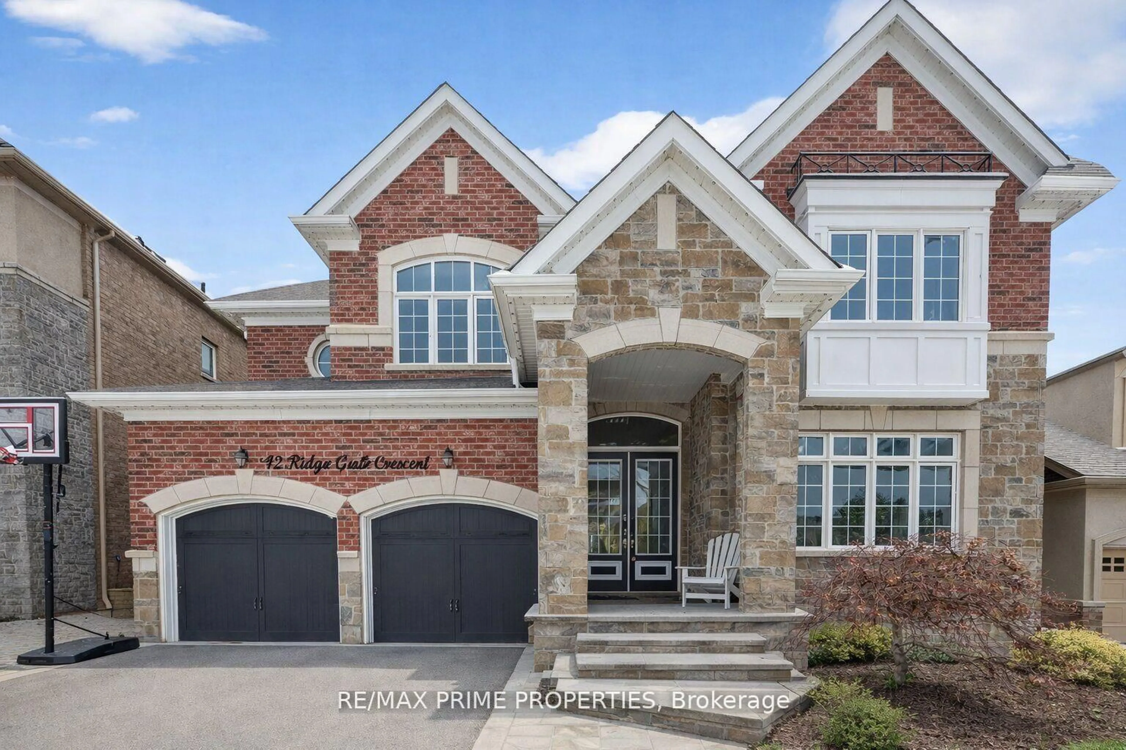 Home with brick exterior material, street for 72 Ridge Gate Cres, East Gwillimbury Ontario L0G 1M0