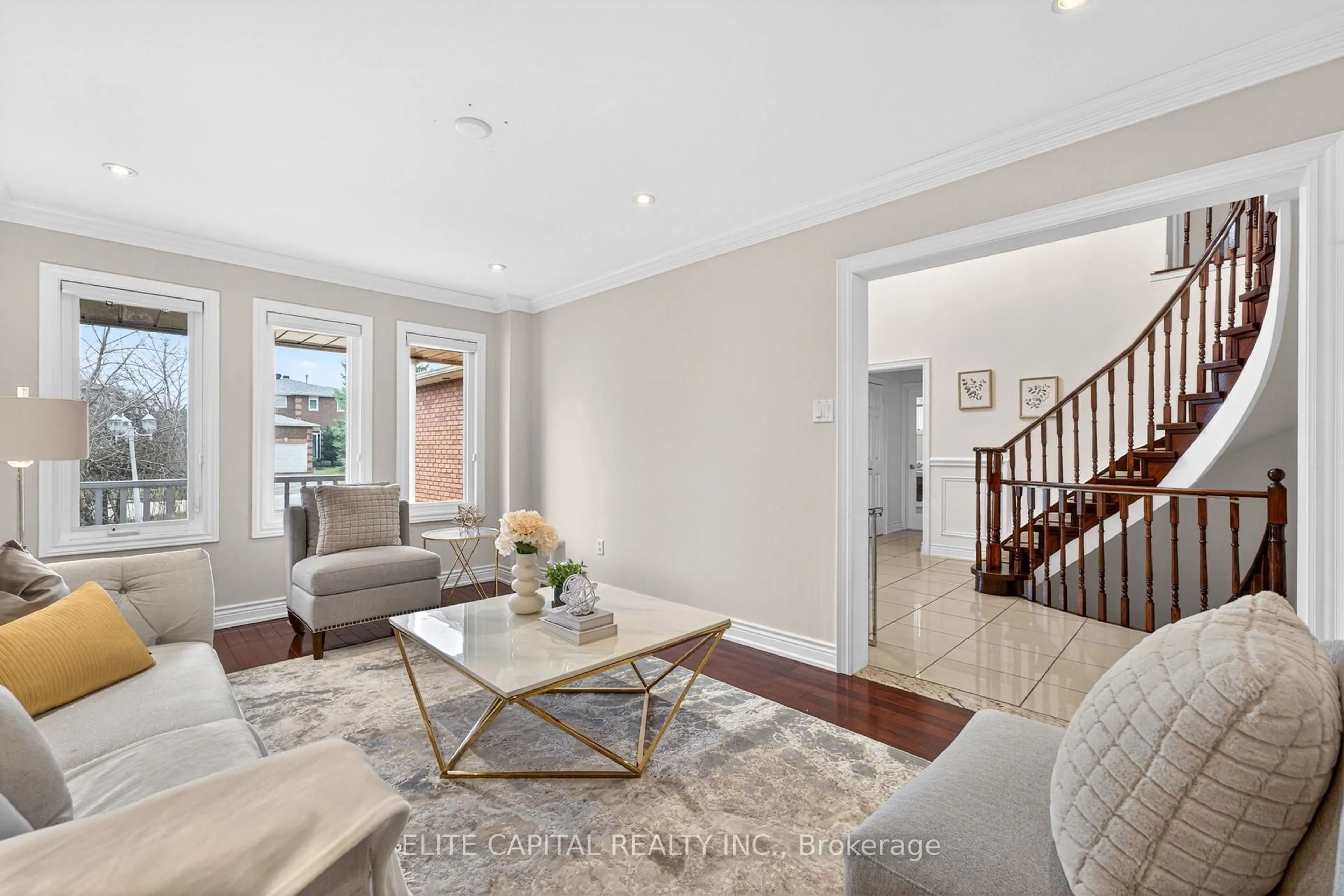 Living room with furniture, unknown for 100 Bernard Ave, Richmond Hill Ontario L4C 9Z5