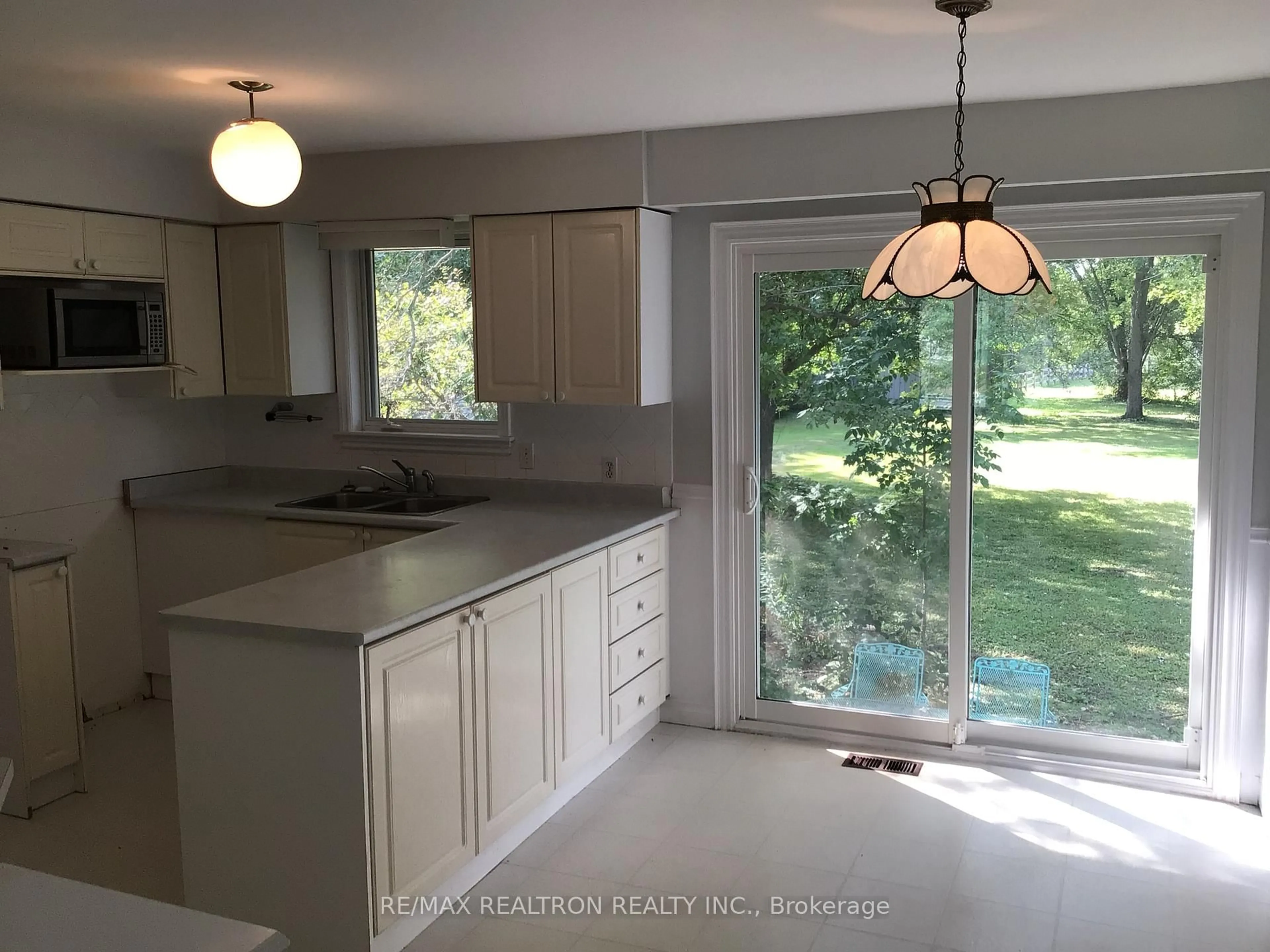 Open concept kitchen, unknown for 1181 Ravenshoe Rd, East Gwillimbury Ontario L9P 1R2