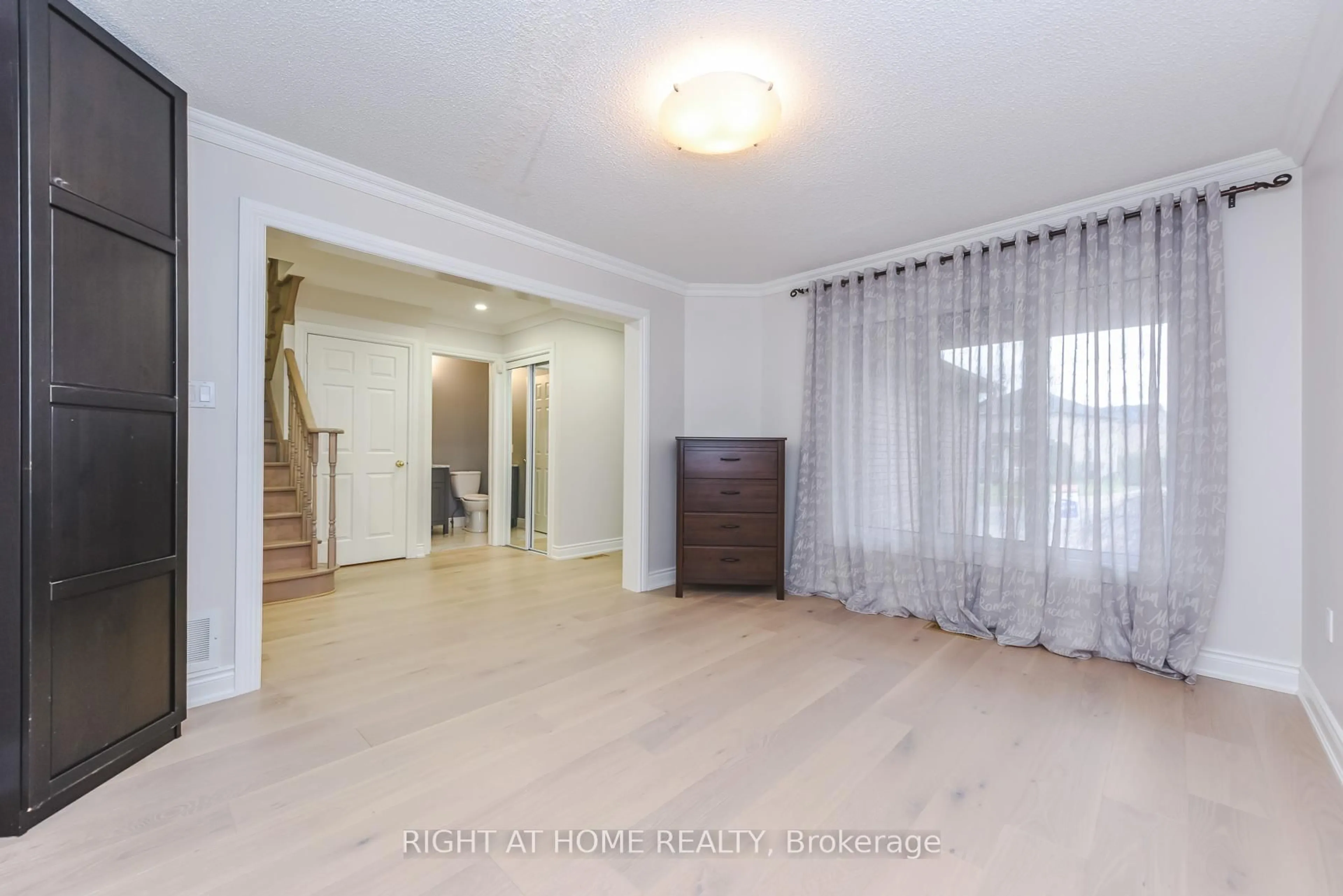 A pic of a room for 105 Panorama Cres, Vaughan Ontario L4H 1J9