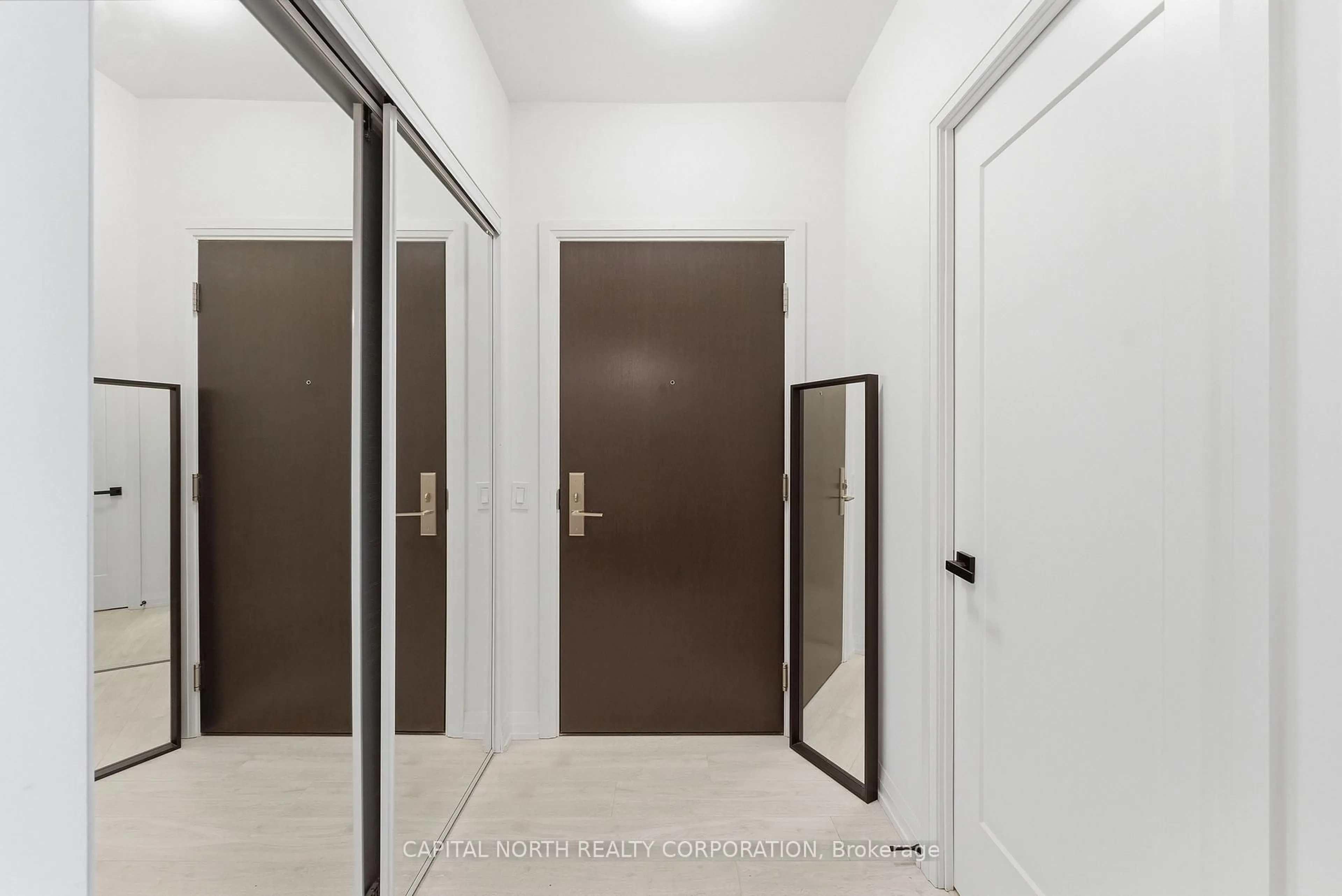 Indoor foyer for 9000 Jane St #1706, Vaughan Ontario L4K 0M6