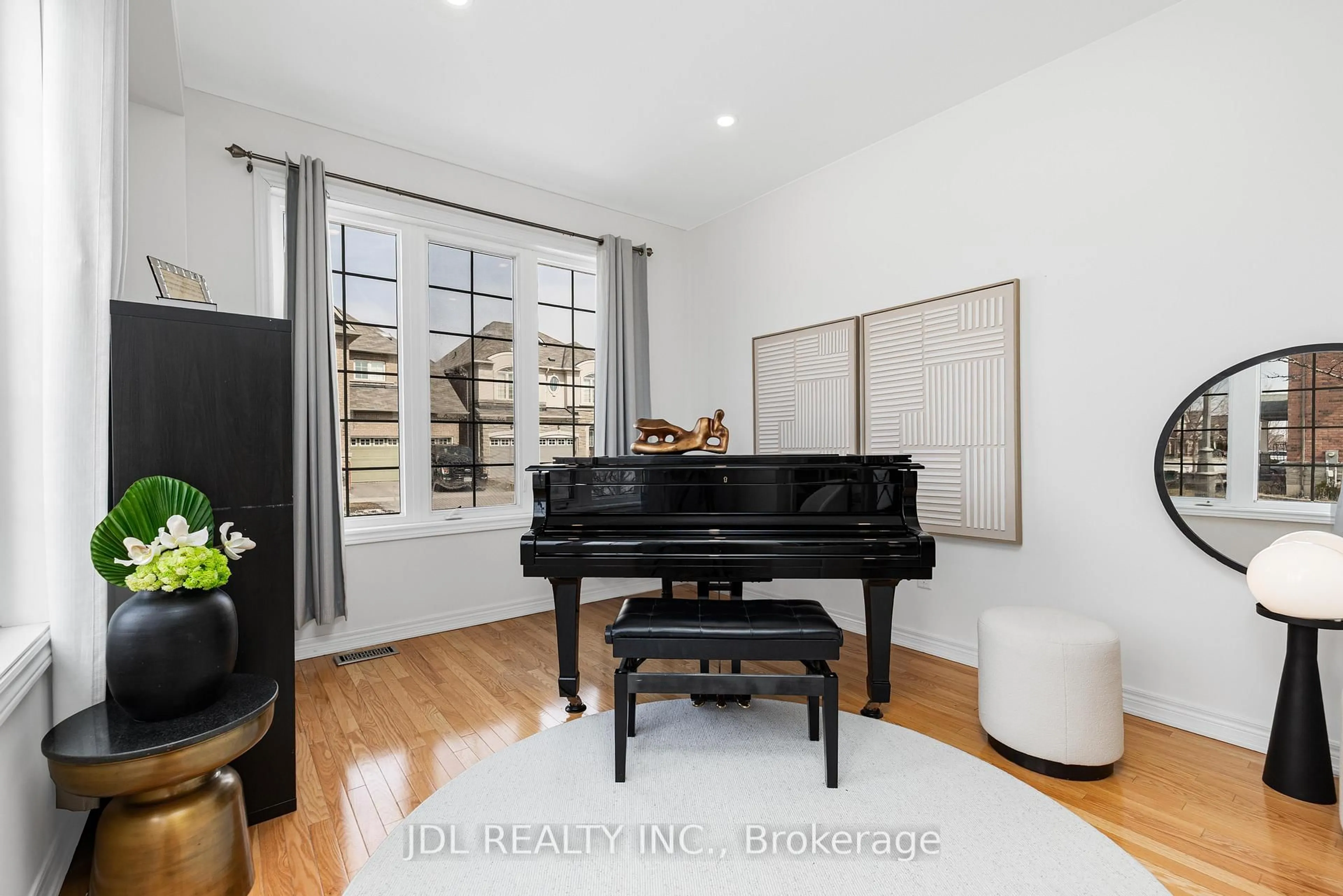 A pic of a room for 3 Mansard Dr, Richmond Hill Ontario L4E 0L8