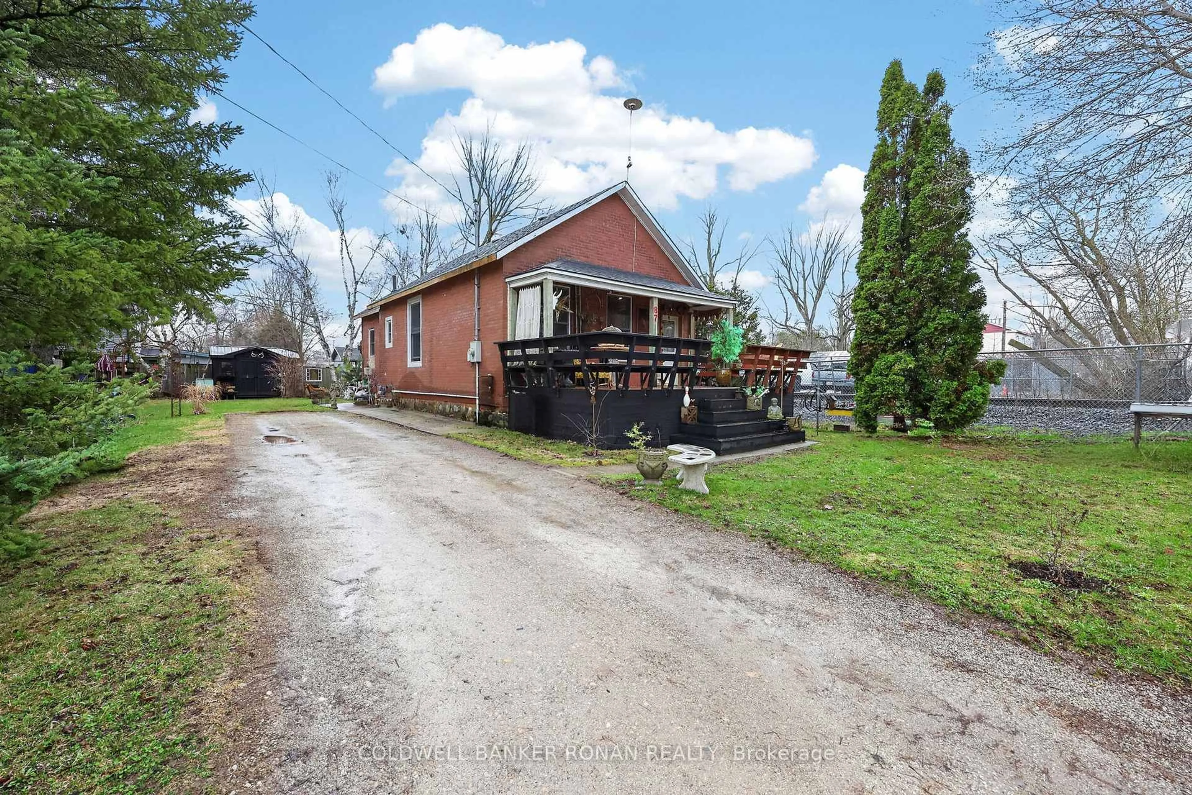 A pic from outside/outdoor area/front of a property/back of a property/a pic from drone, street for 87 Wellington St, New Tecumseth Ontario L9R 1G7