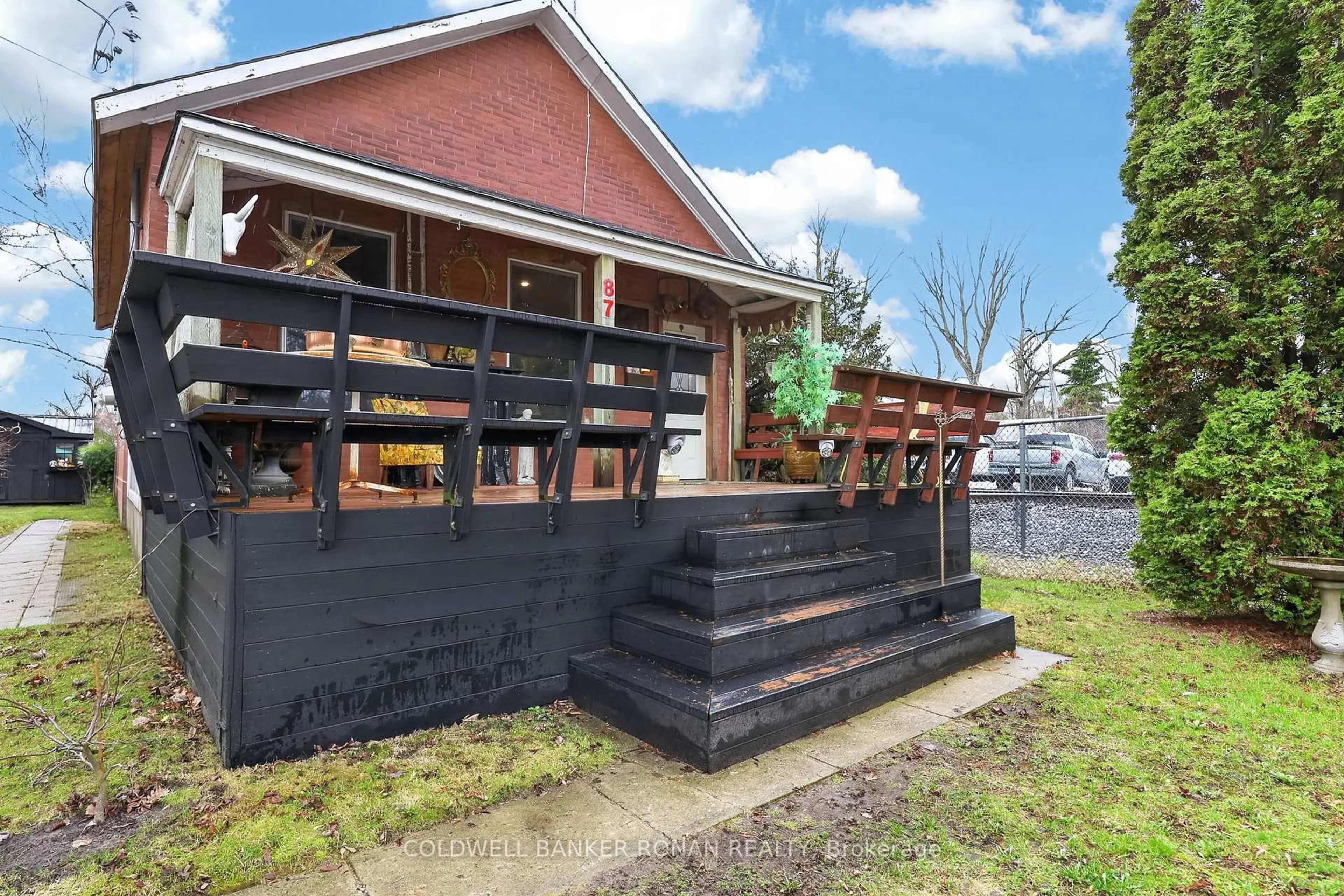 Patio, unknown for 87 Wellington St, New Tecumseth Ontario L9R 1G7