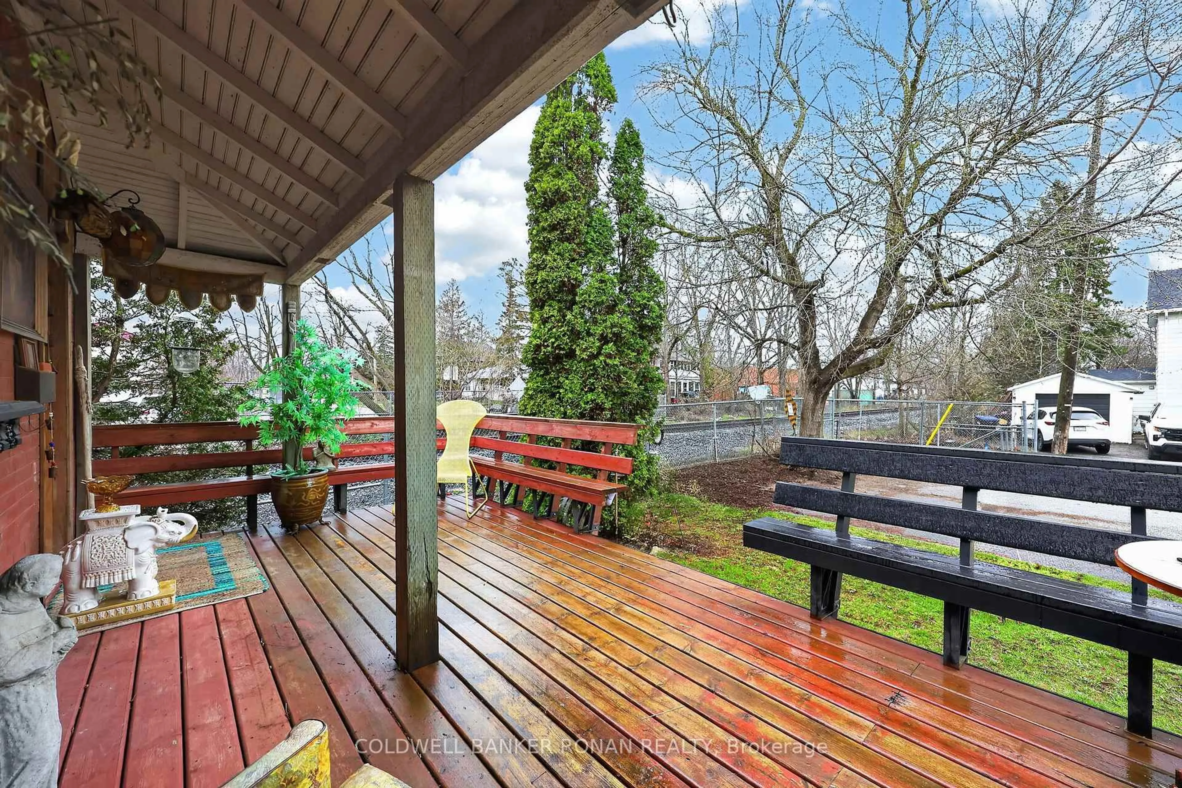 Patio, water/lake/river/ocean view for 87 Wellington St, New Tecumseth Ontario L9R 1G7