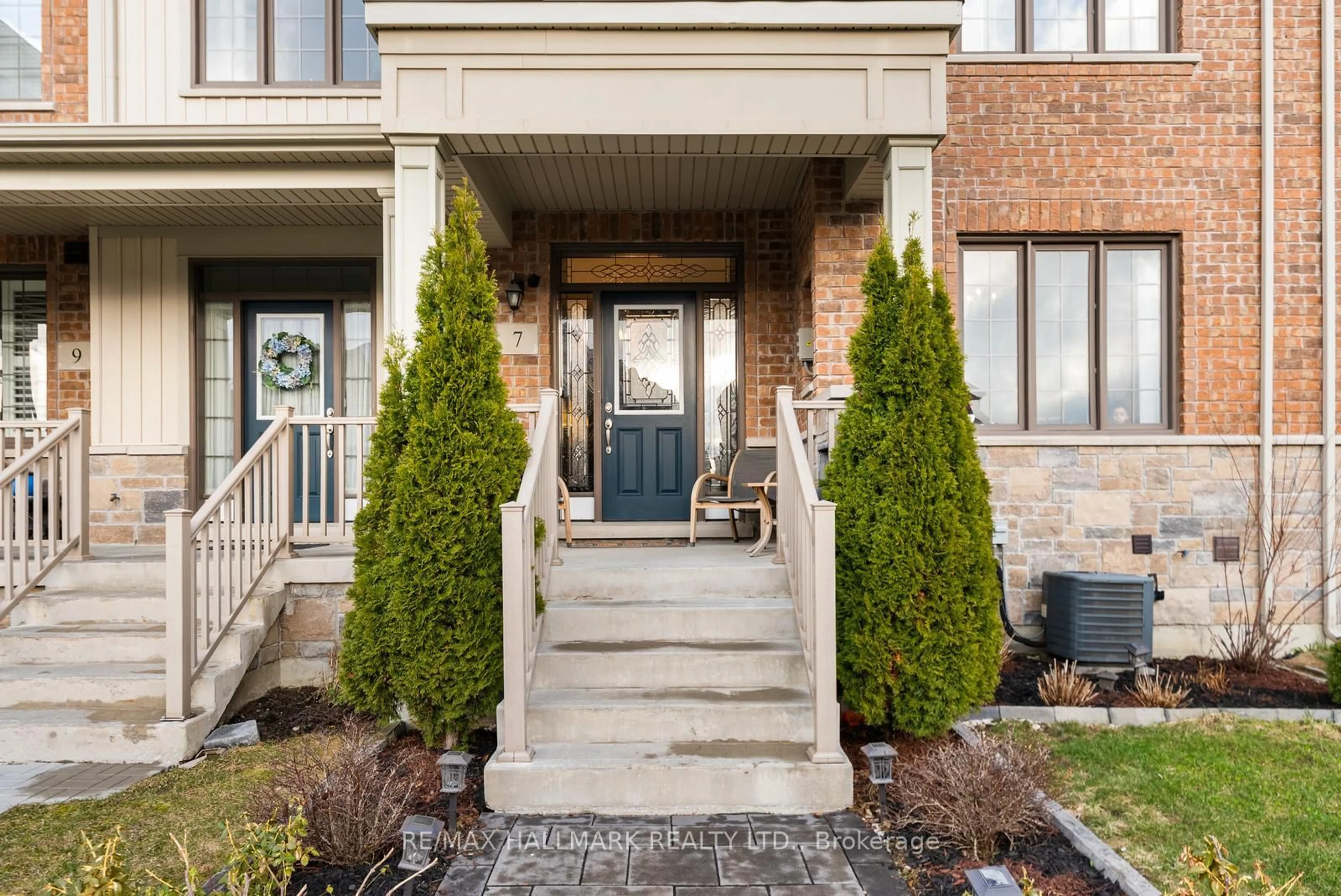 Indoor entryway for 7 Carratuck St, East Gwillimbury Ontario L9N 0S5