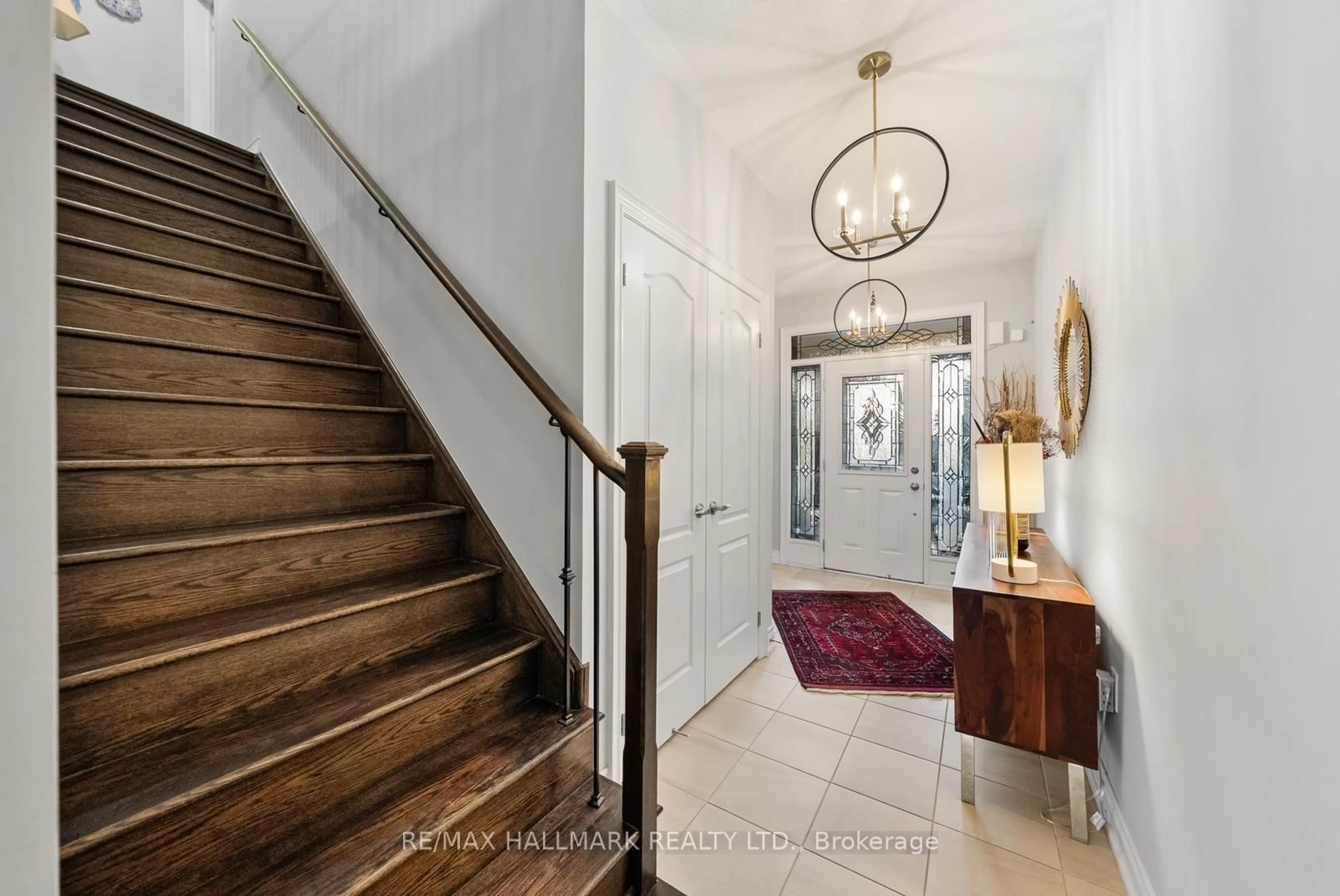 Indoor foyer for 7 Carratuck St, East Gwillimbury Ontario L9N 0S5