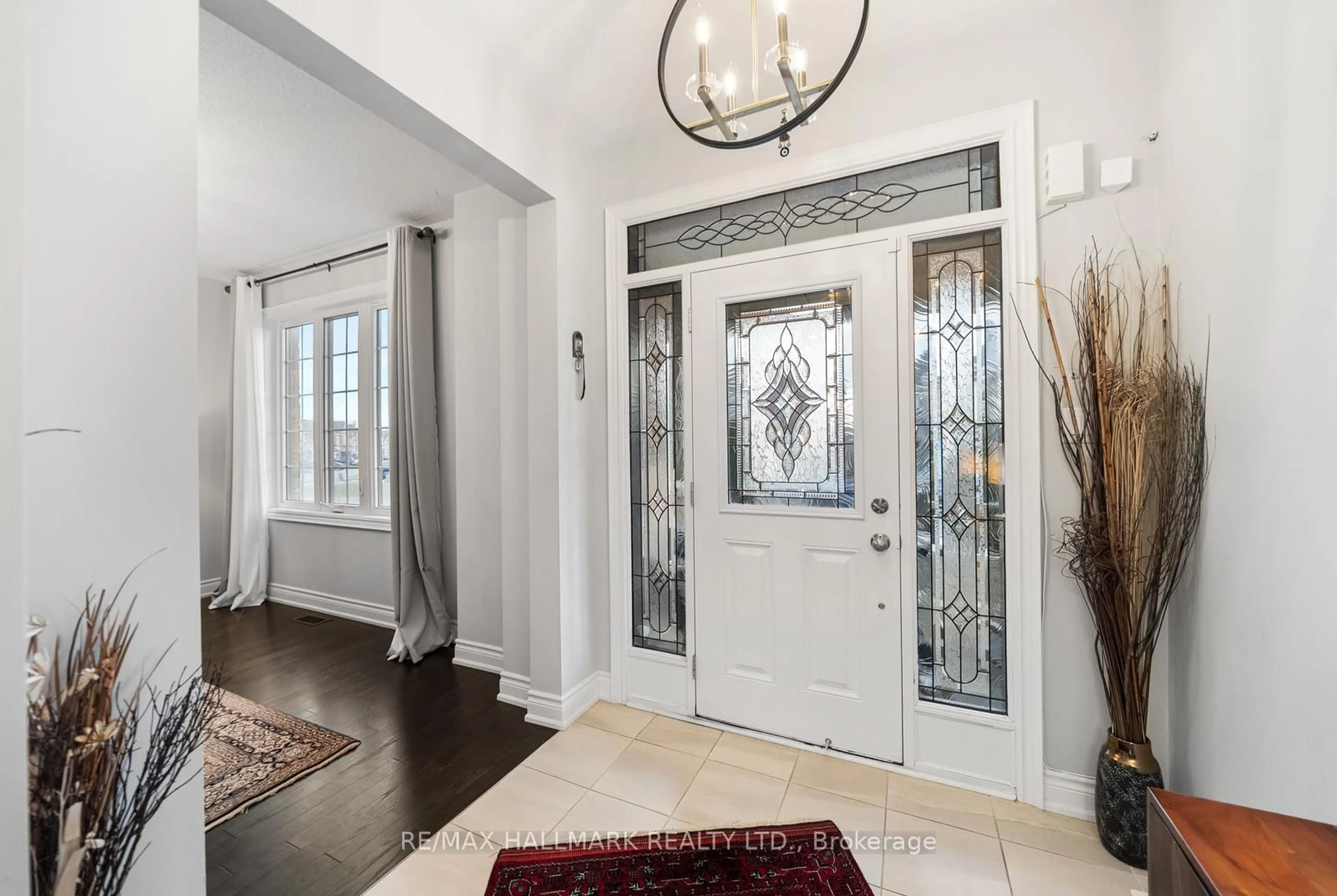 Indoor entryway for 7 Carratuck St, East Gwillimbury Ontario L9N 0S5