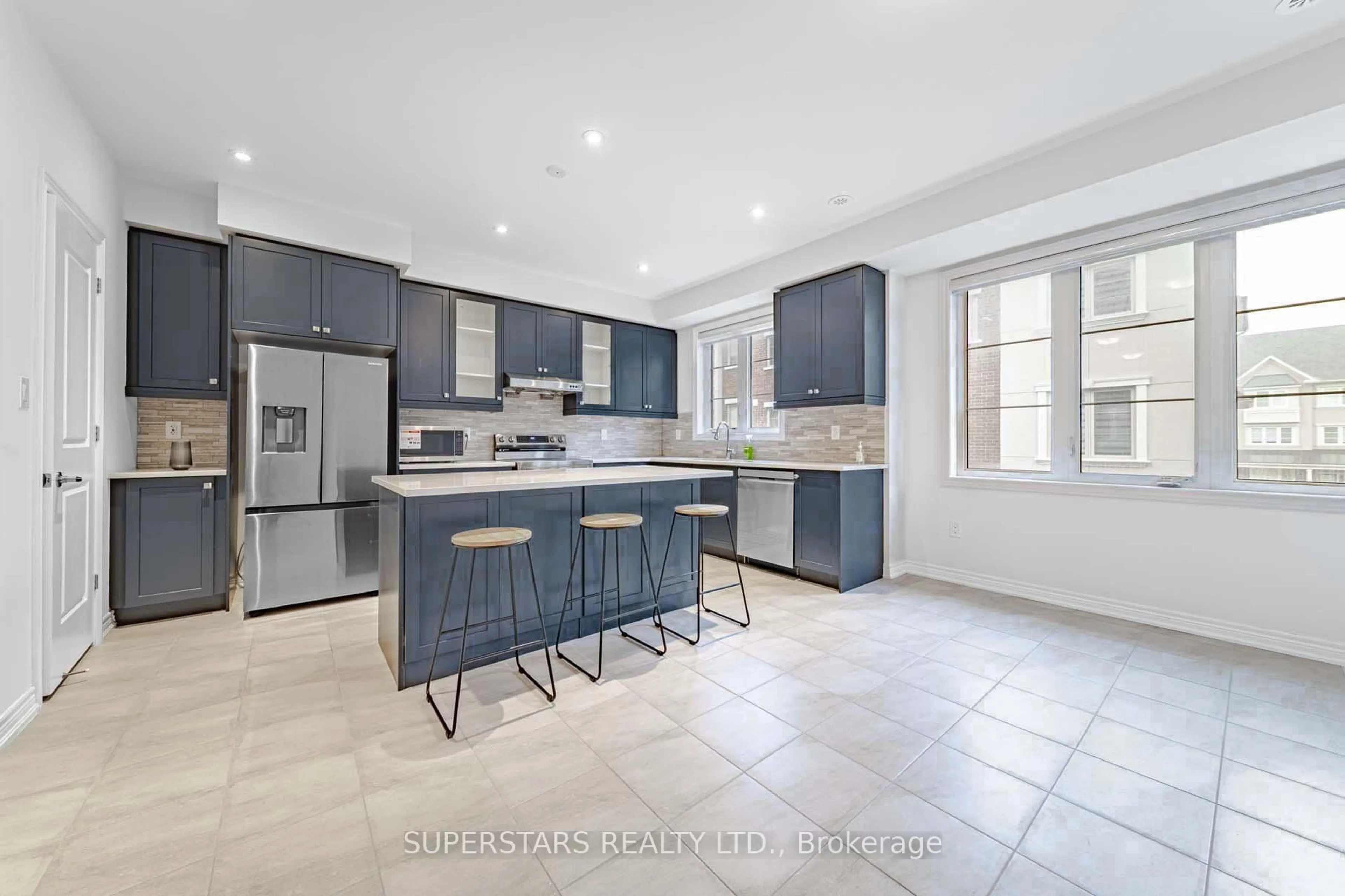 Open concept kitchen, ceramic/tile floor for 27 Bruce Boyd Dr, Markham Ontario L6B 1R3