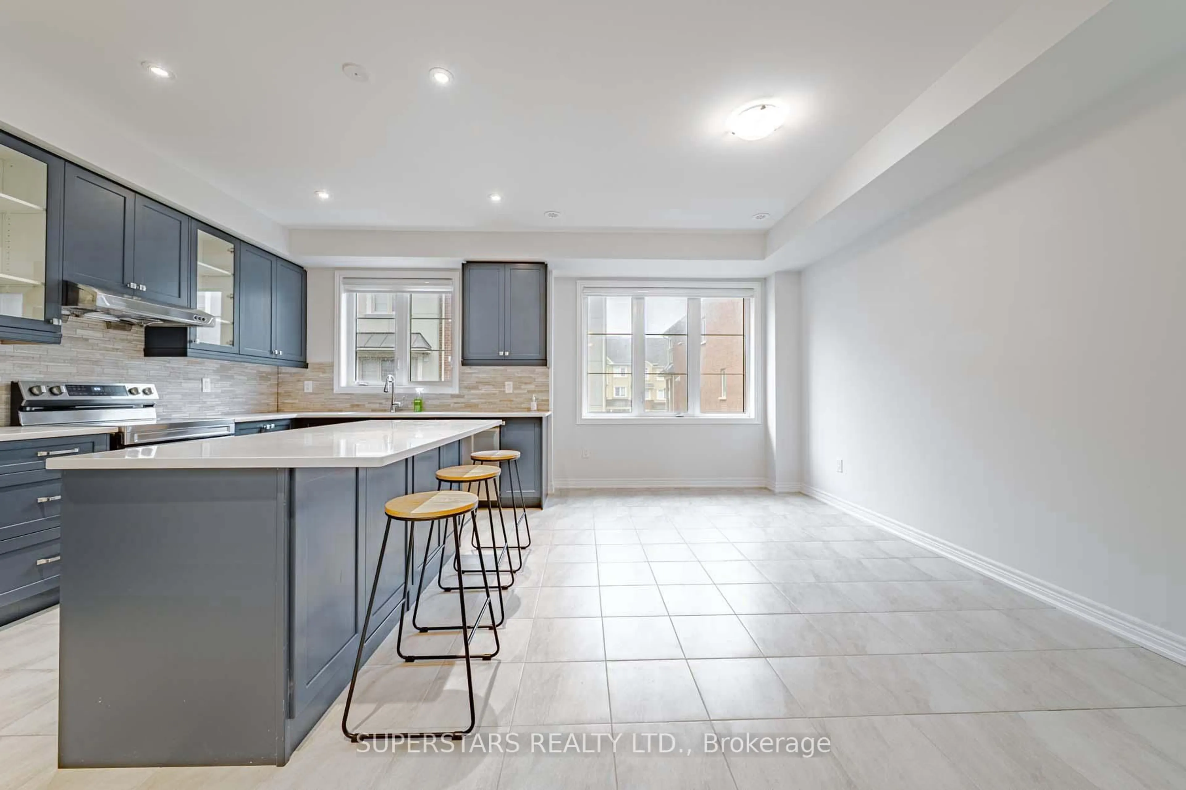 Open concept kitchen, ceramic/tile floor for 27 Bruce Boyd Dr, Markham Ontario L6B 1R3