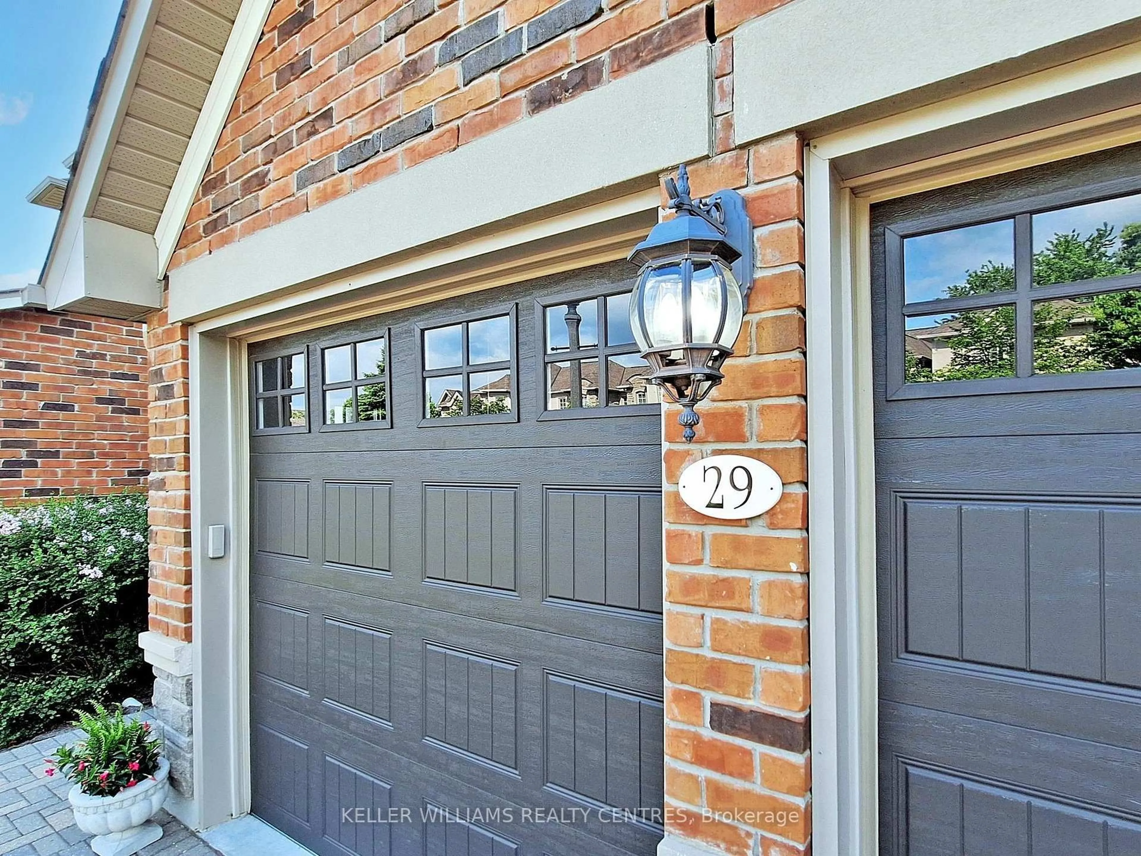 Home with brick exterior material, street for 29 Tucker Crt, Aurora Ontario L4G 7T2
